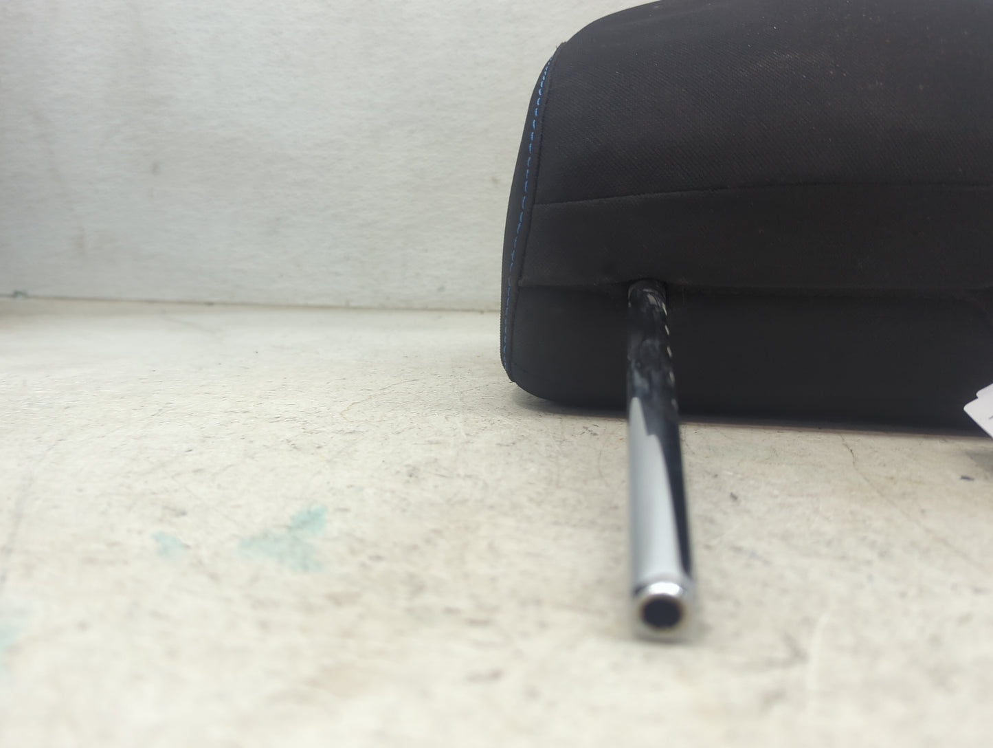 2016 Nissan Sentra Headrest Head Rest Front Driver Seat Black 1472473 - Oemusedautoparts1.com
