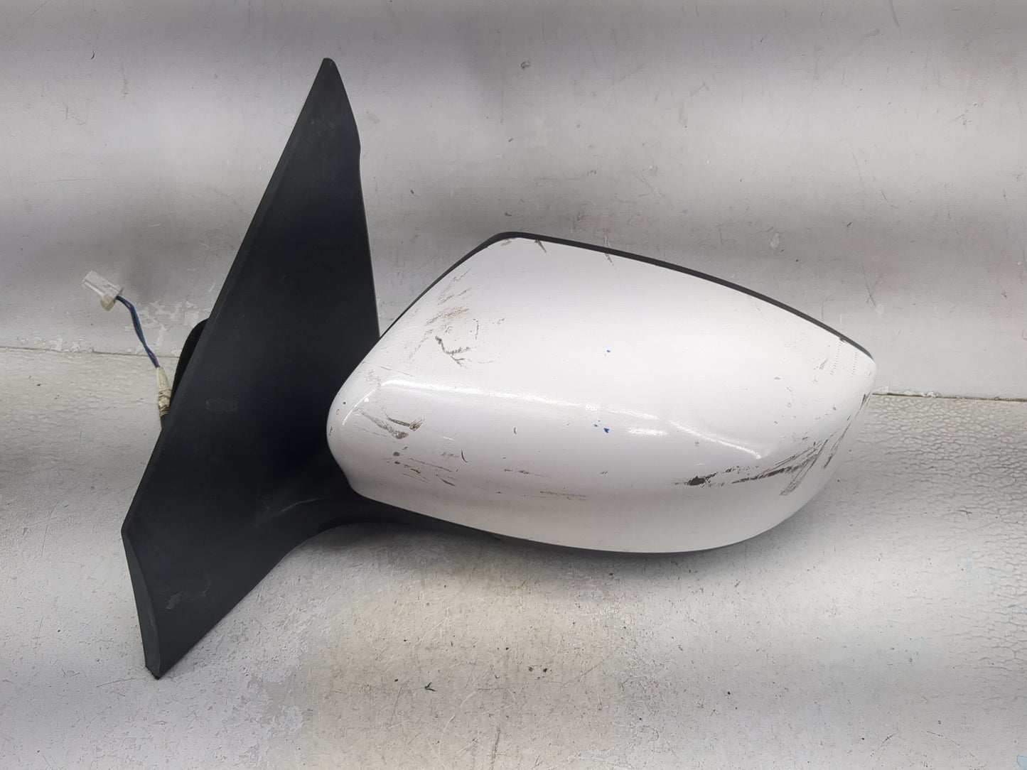 2016-2019 Nissan Sentra Driver Side View Mirror - Left Door Mirror OEM Used - Oemusedautoparts1.com