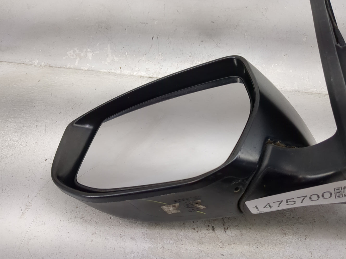 2016-2019 Nissan Sentra Driver Side View Mirror - Left Door Mirror OEM Used - Oemusedautoparts1.com