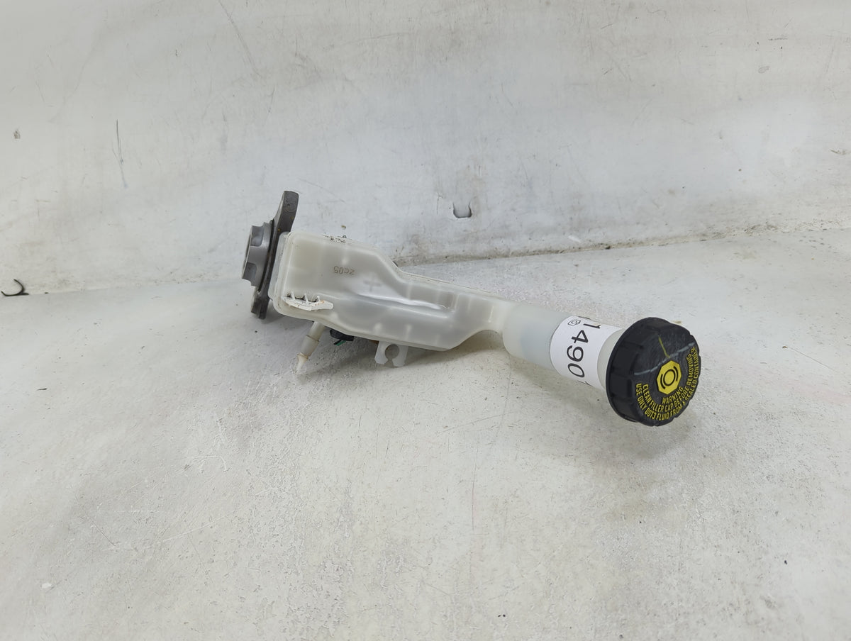 2013-2019 Nissan Sentra Brake Master Cylinder 1490178 - Oemusedautoparts1.com