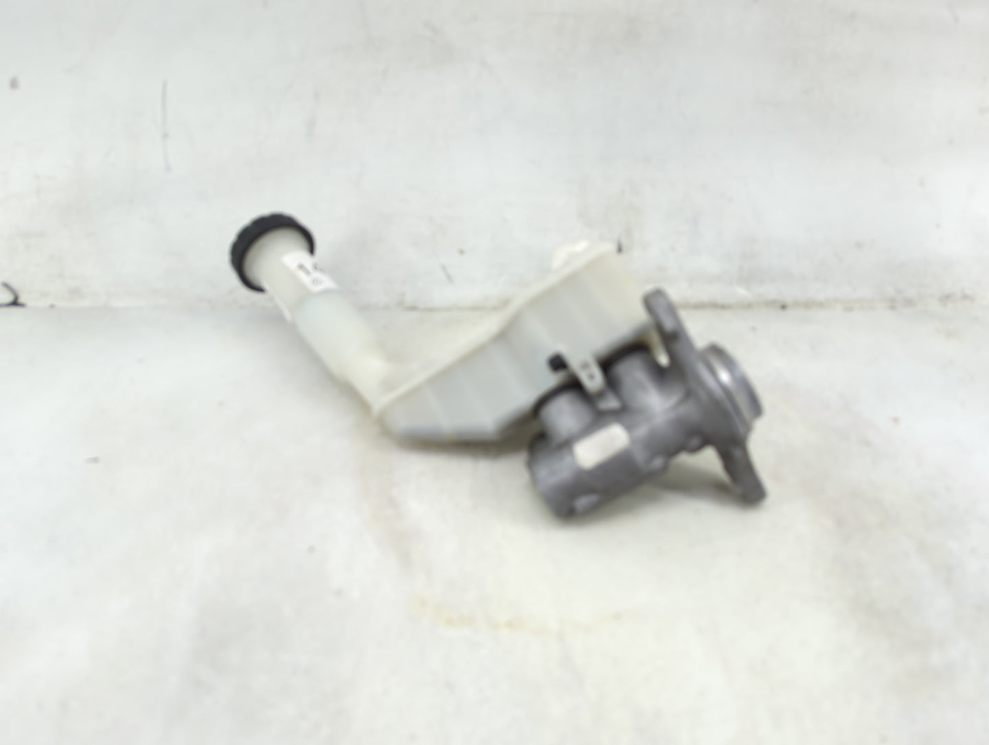 2013-2019 Nissan Sentra Brake Master Cylinder 1490178 - Oemusedautoparts1.com