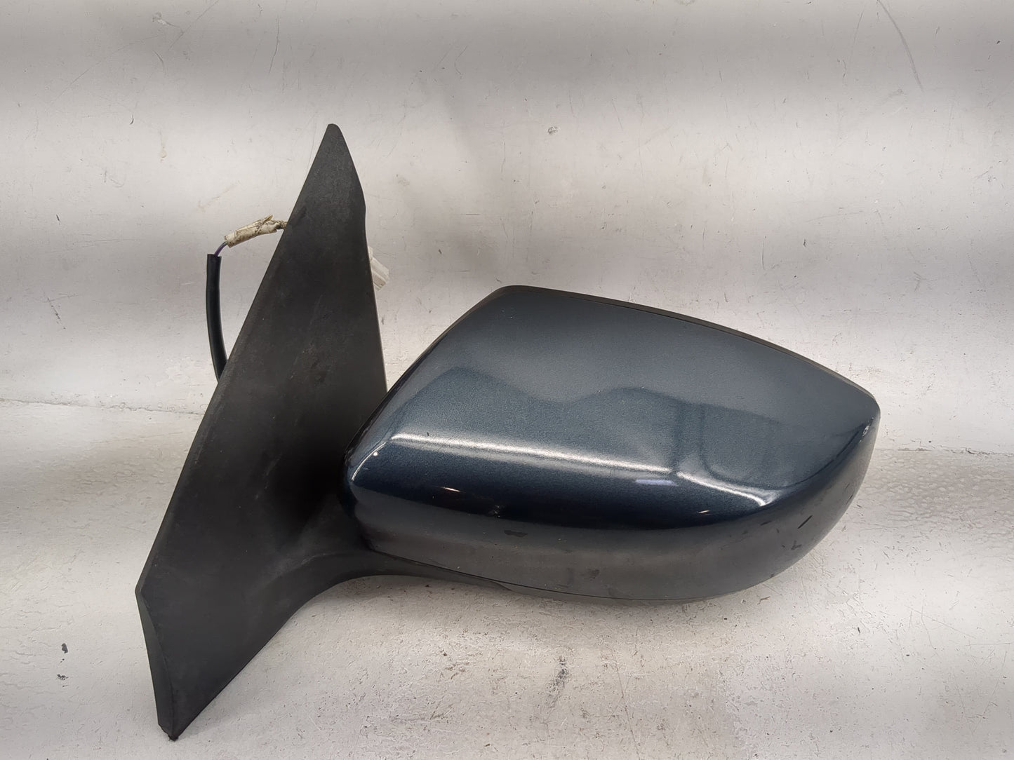 2016-2019 Nissan Sentra Driver Side View Mirror - Left Door Mirror OEM Used - Oemusedautoparts1.com