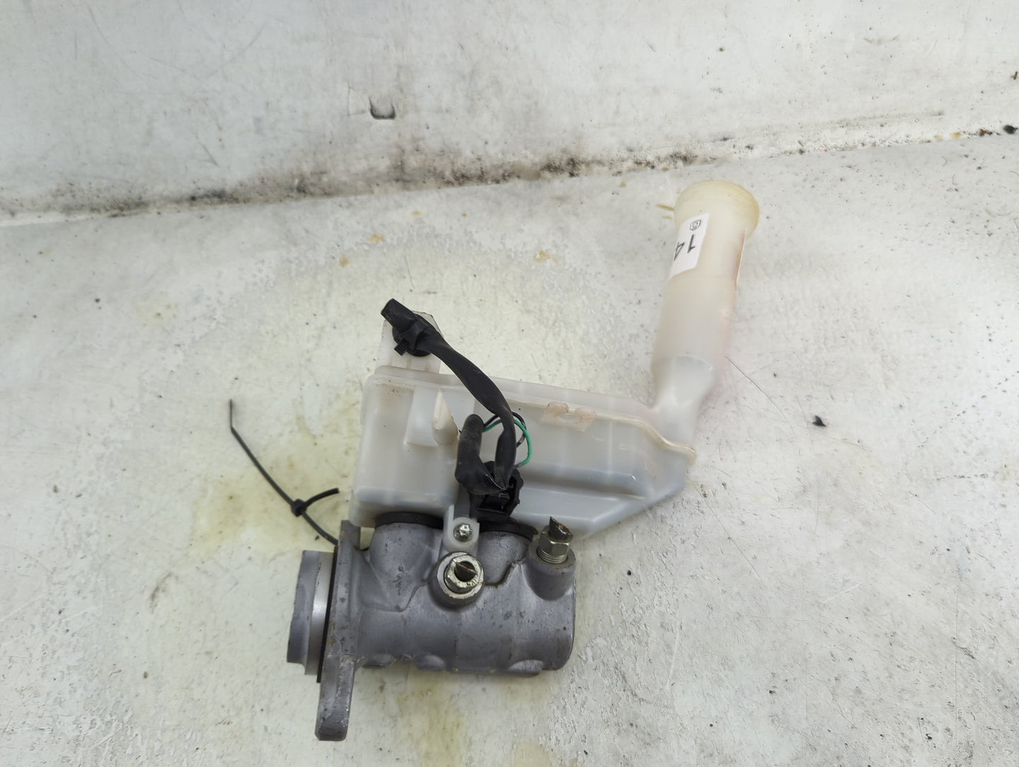 2013-2019 Nissan Sentra Brake Master Cylinder 1492270 - Oemusedautoparts1.com