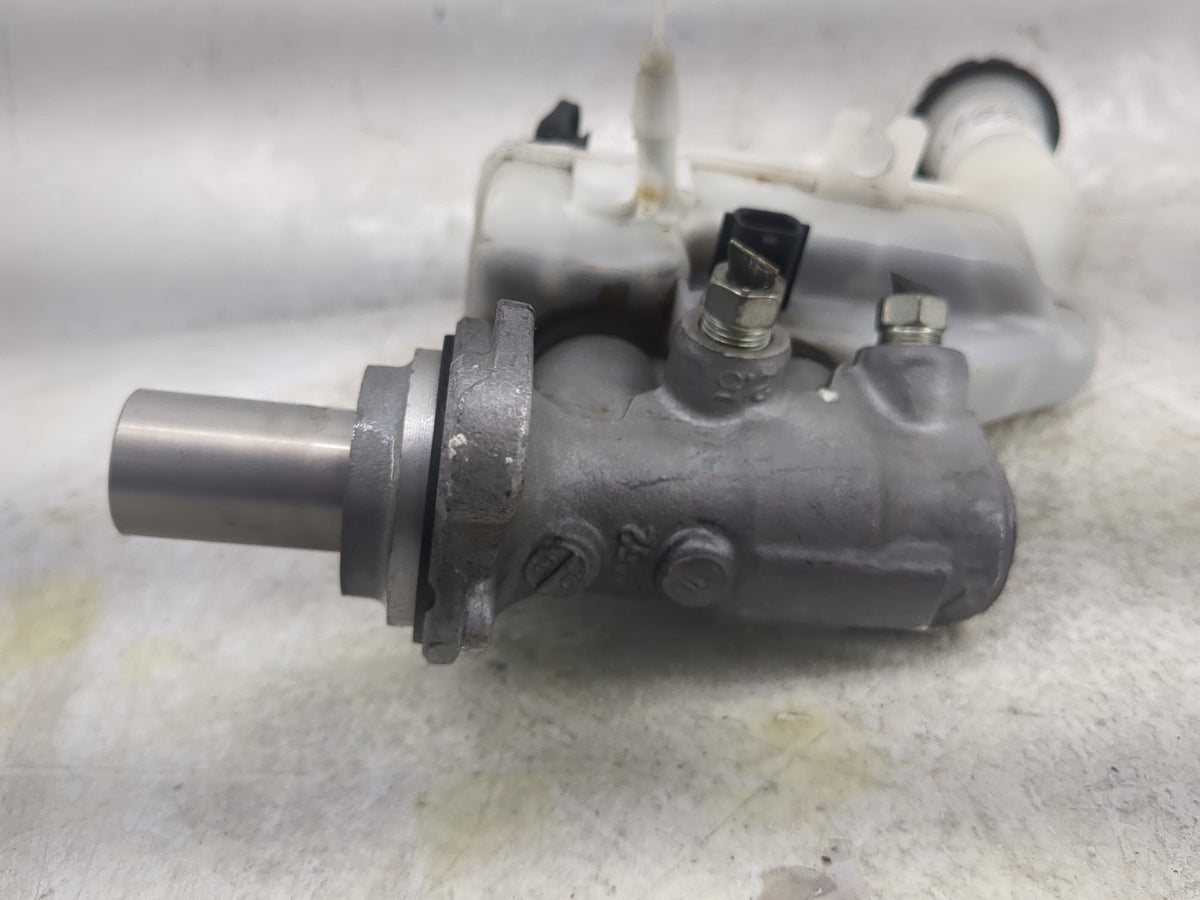 2013-2019 Nissan Sentra Brake Master Cylinder 1497288 - Oemusedautoparts1.com