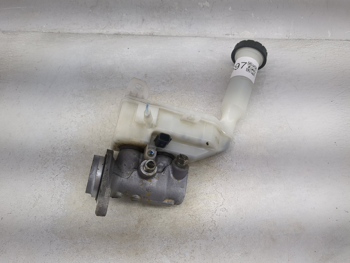 2016 Nissan Sentra Brake Master Cylinder - Oemusedautoparts1.com