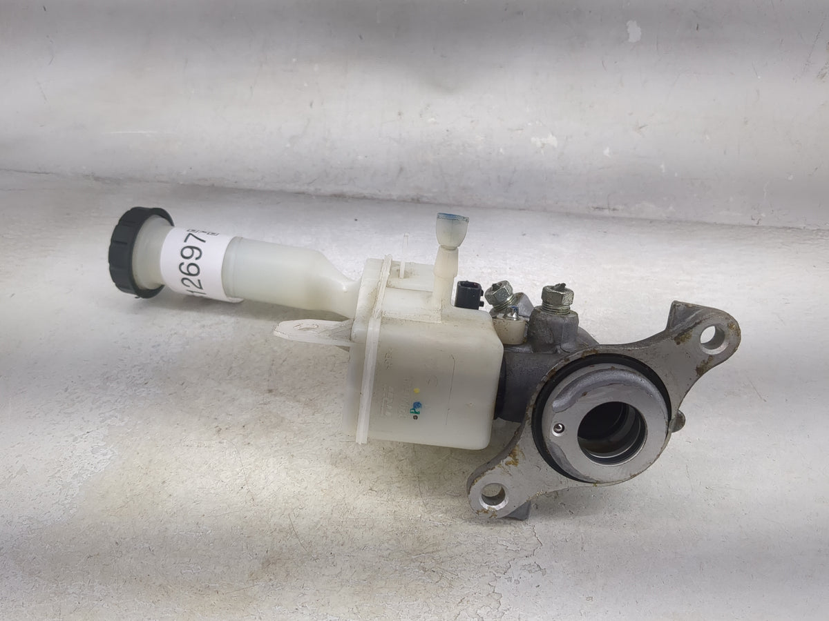 2016 Nissan Sentra Brake Master Cylinder - Oemusedautoparts1.com