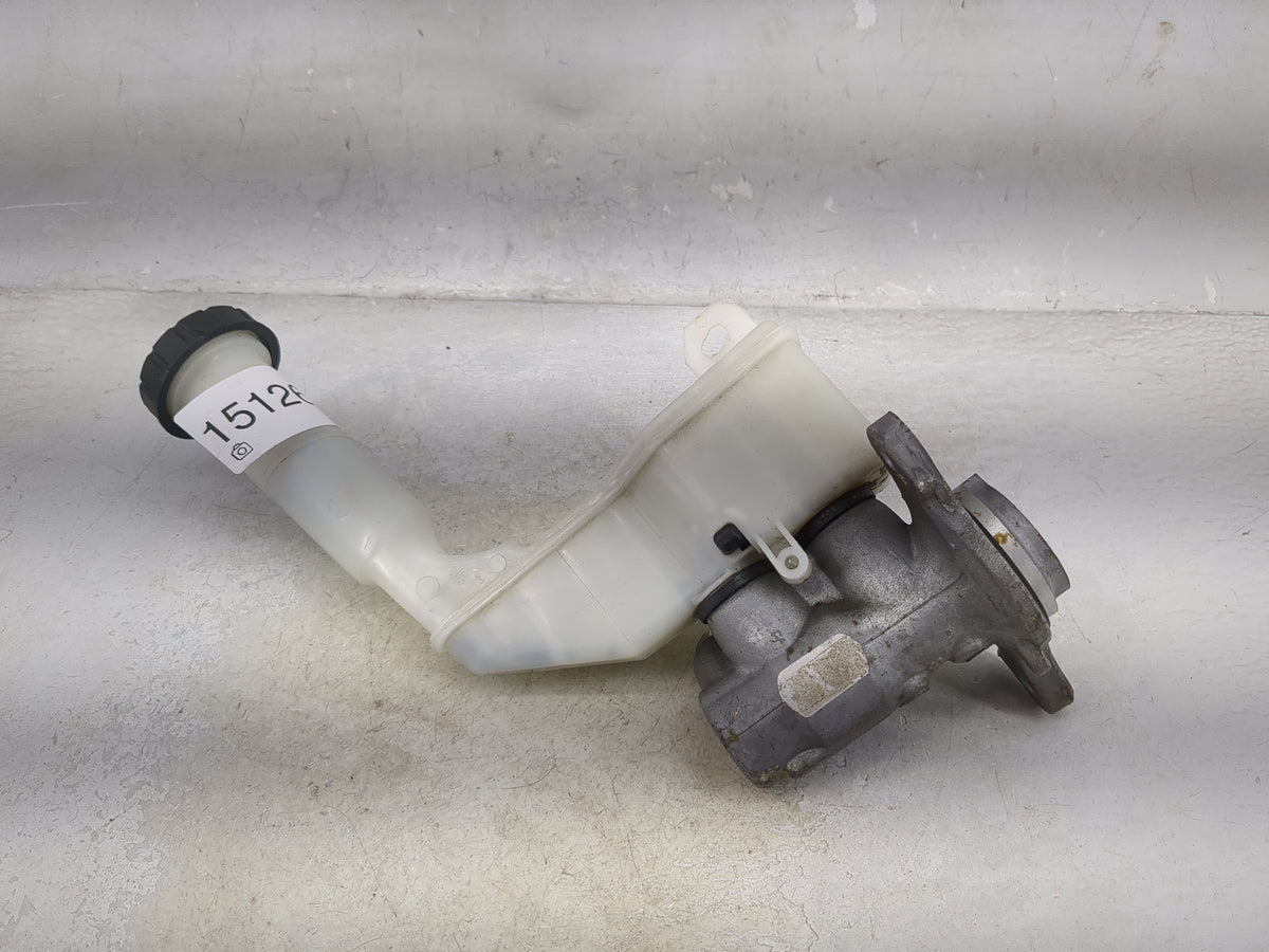 2016 Nissan Sentra Brake Master Cylinder - Oemusedautoparts1.com