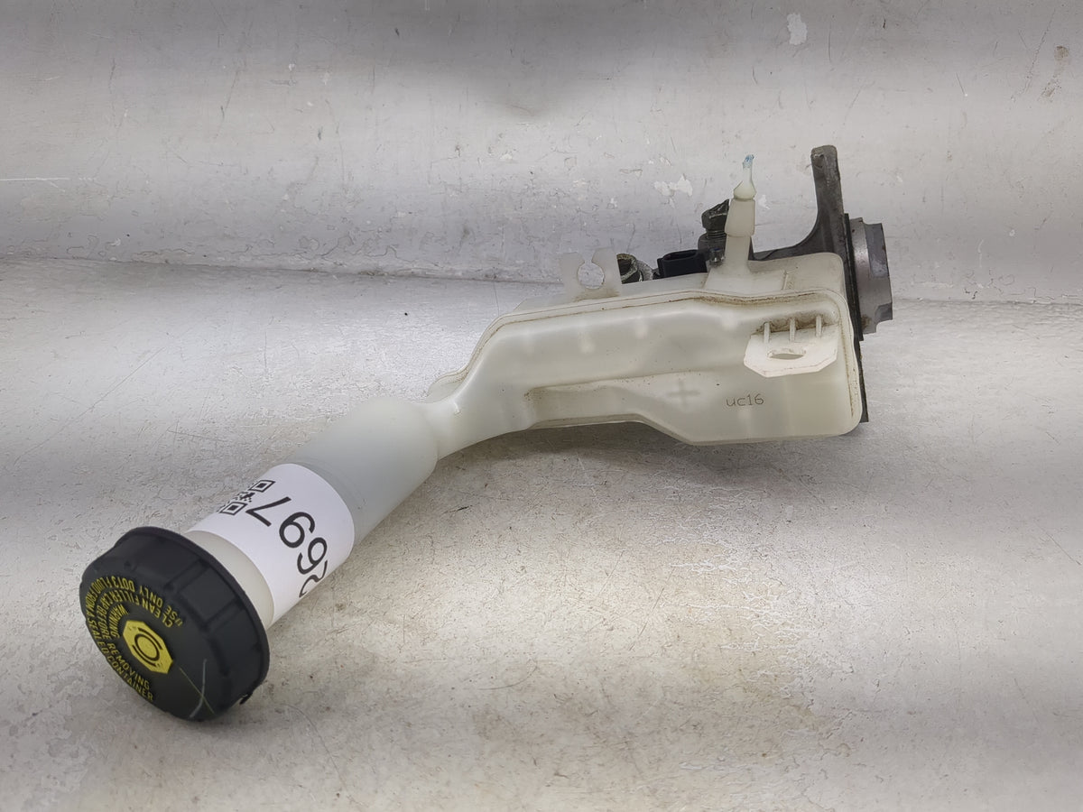 2016 Nissan Sentra Brake Master Cylinder - Oemusedautoparts1.com