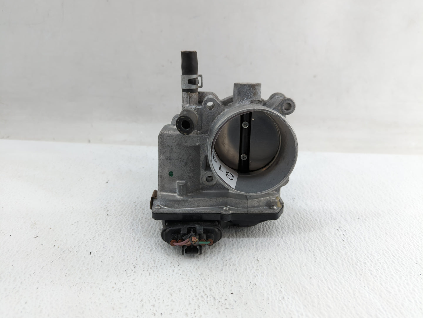 2013-2019 Nissan Sentra Throttle Body P/N:3RA60-01 C 3RA60-01 E, 3RA60-01 D Fits Fits 2013 2014 2015 2016 2017 2018 2019 OEM