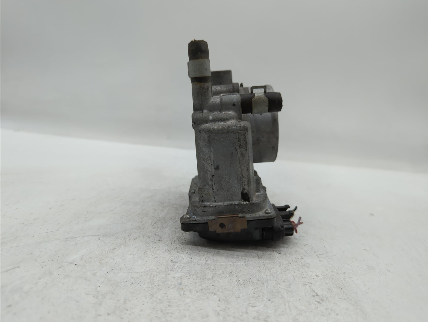 2013-2019 Nissan Sentra Throttle Body P/N:3RA60-01 C 3RA60-01 E, 3RA60-01 D Fits Fits 2013 2014 2015 2016 2017 2018 2019 OEM