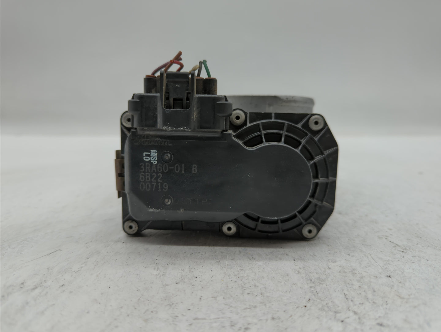 2013-2019 Nissan Sentra Throttle Body P/N:3RA60-01 C 3RA60-01 E, 3RA60-01 D Fits Fits 2013 2014 2015 2016 2017 2018 2019 OEM