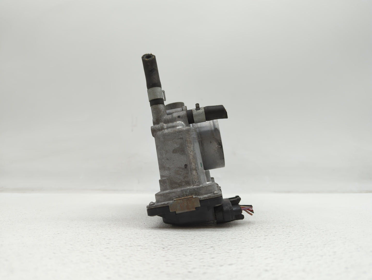 2013-2019 Nissan Sentra Throttle Body P/N:3RA60-01 C 3RA60-01 E, 3RA60-01 D Fits Fits 2013 2014 2015 2016 2017 2018 2019 OEM