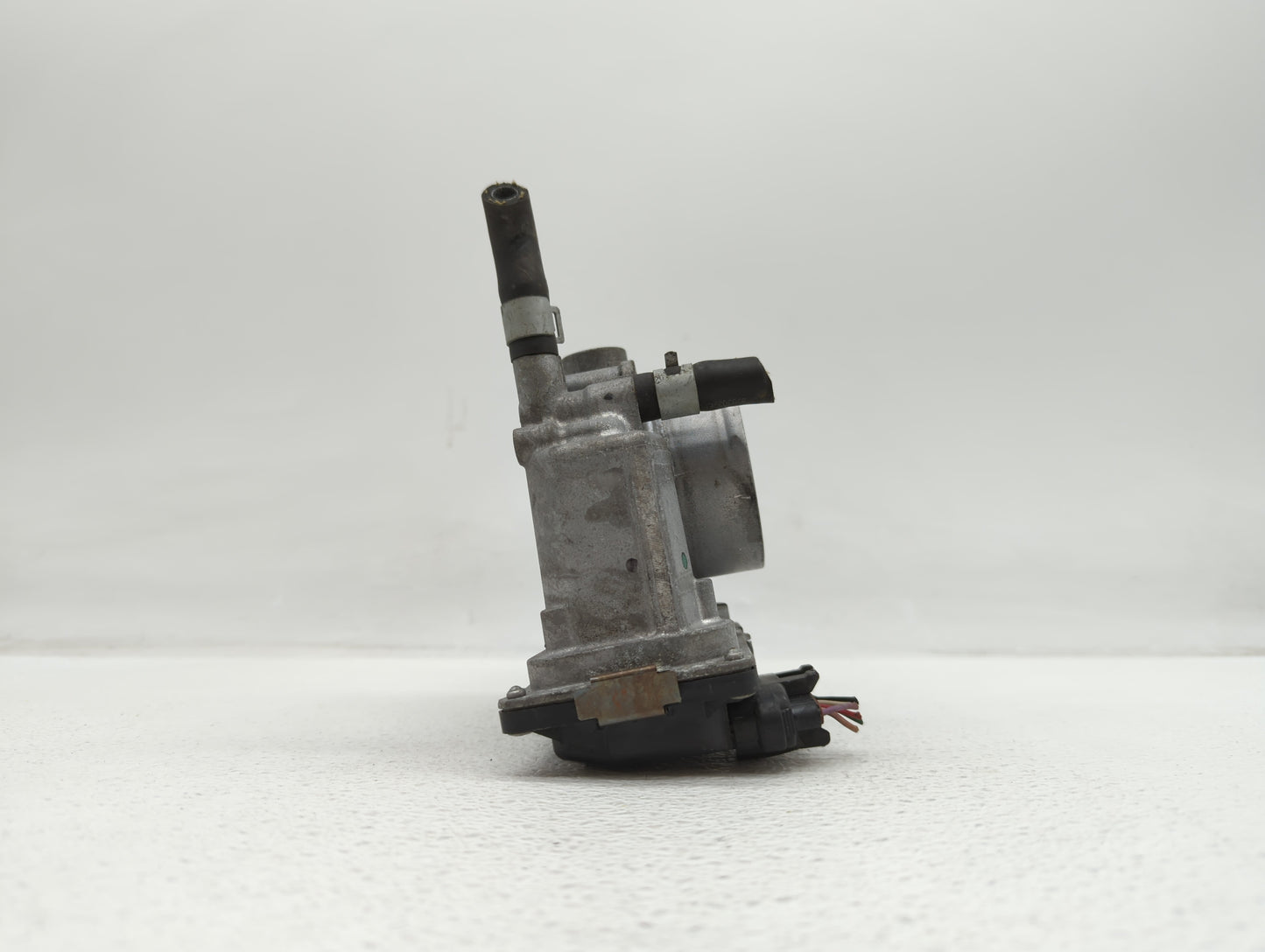 2013-2019 Nissan Sentra Throttle Body P/N:3RA60-01 C 3RA60-01 E, 3RA60-01 D Fits Fits 2013 2014 2015 2016 2017 2018 2019 OEM