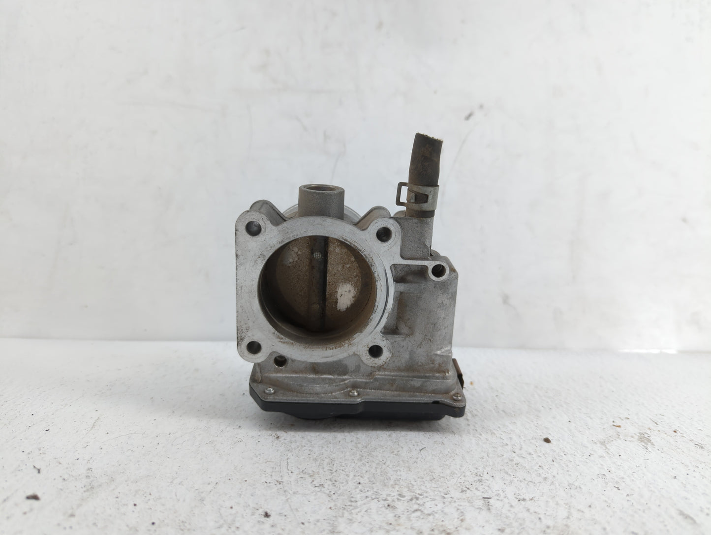 2013-2019 Nissan Sentra Throttle Body P/N:3RA60-01 C 3RA60-01 E, 3RA60-01 D Fits Fits 2013 2014 2015 2016 2017 2018 2019 OEM