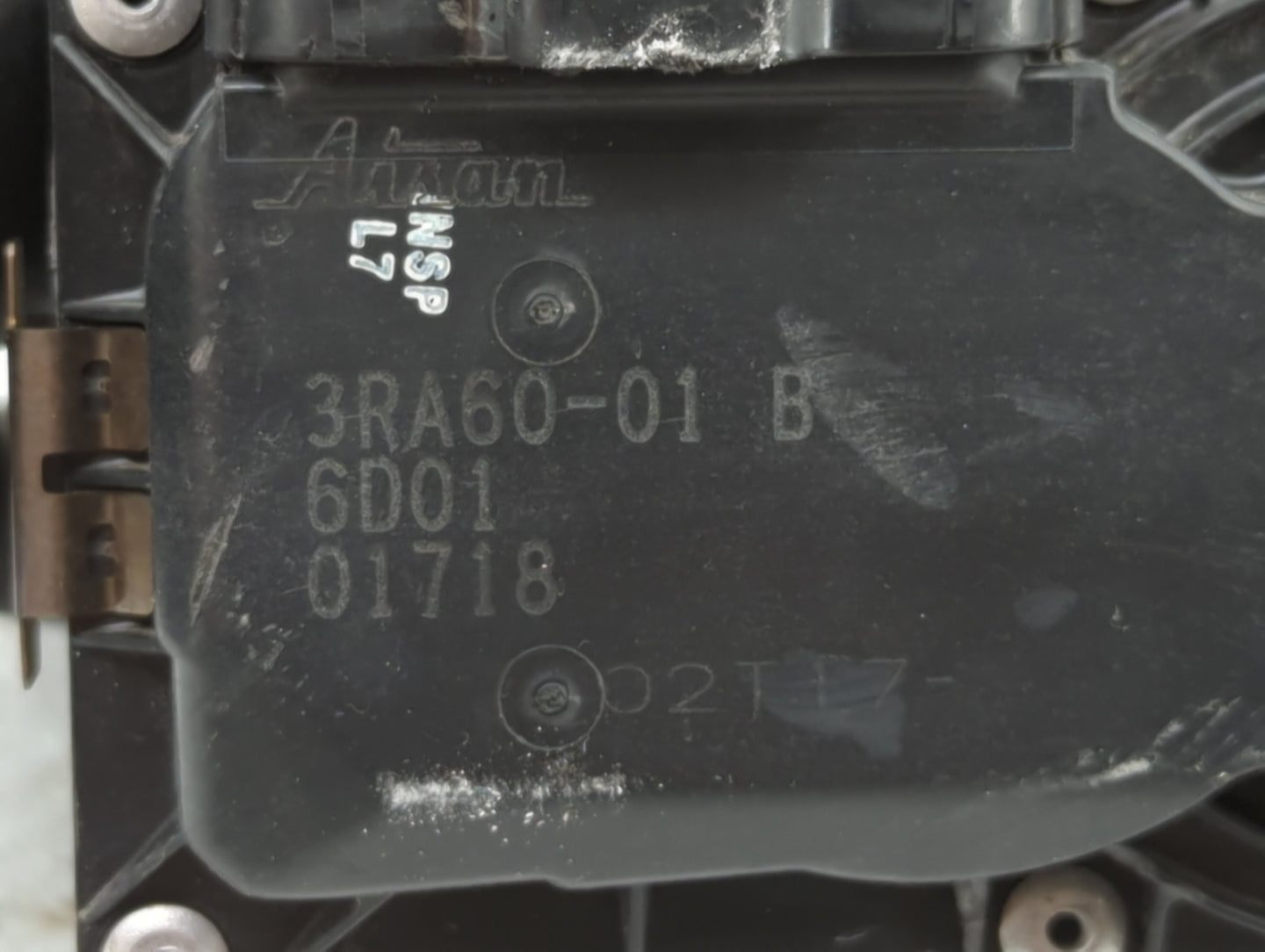 2013-2019 Nissan Sentra Throttle Body P/N:3RA60-01 C 3RA60-01 E, 3RA60-01 D Fits Fits 2013 2014 2015 2016 2017 2018 2019 OEM