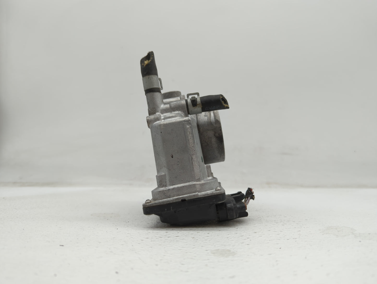 2013-2019 Nissan Sentra Throttle Body P/N:3RA60-01 C 3RA60-01 E, 3RA60-01 D Fits Fits 2013 2014 2015 2016 2017 2018 2019 OEM