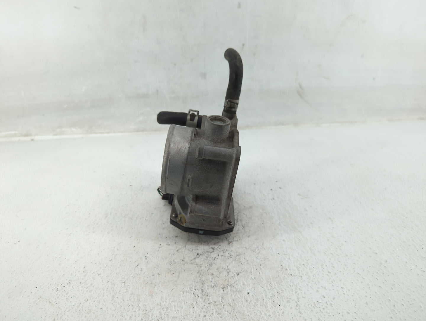 2013-2019 Nissan Sentra Throttle Body P/N:3RA60-01 B Fits Fits 2013 2014 2015 2016 2017 2018 2019 OEM Used Auto Parts - Oemu