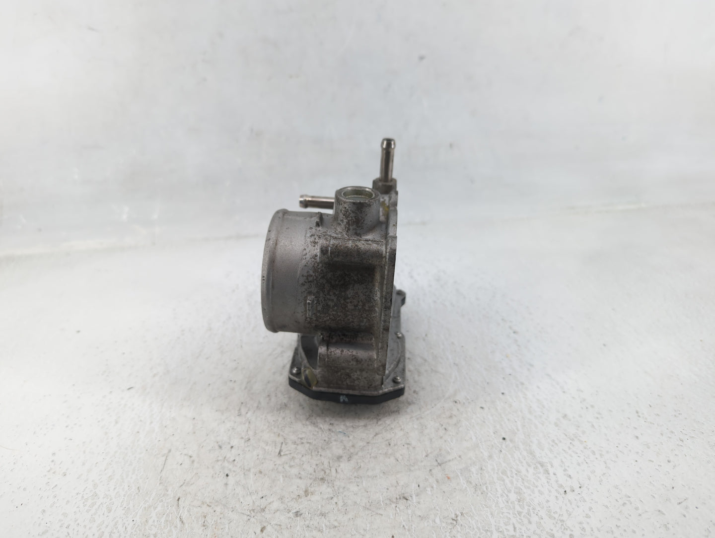 2013-2019 Nissan Sentra Throttle Body P/N:3RA60-01 B Fits Fits 2013 2014 2015 2016 2017 2018 2019 OEM Used Auto Parts - Oemu