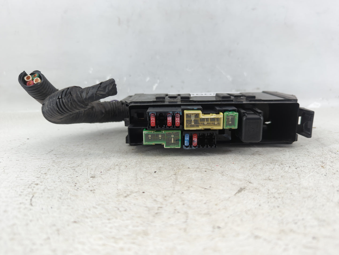 2013-2019 Nissan Sentra Fusebox Fuse Box Panel Relay Module P/N:24382 EW70B 7154-7223-30 Fits OEM Used Auto Parts - Oemuseda