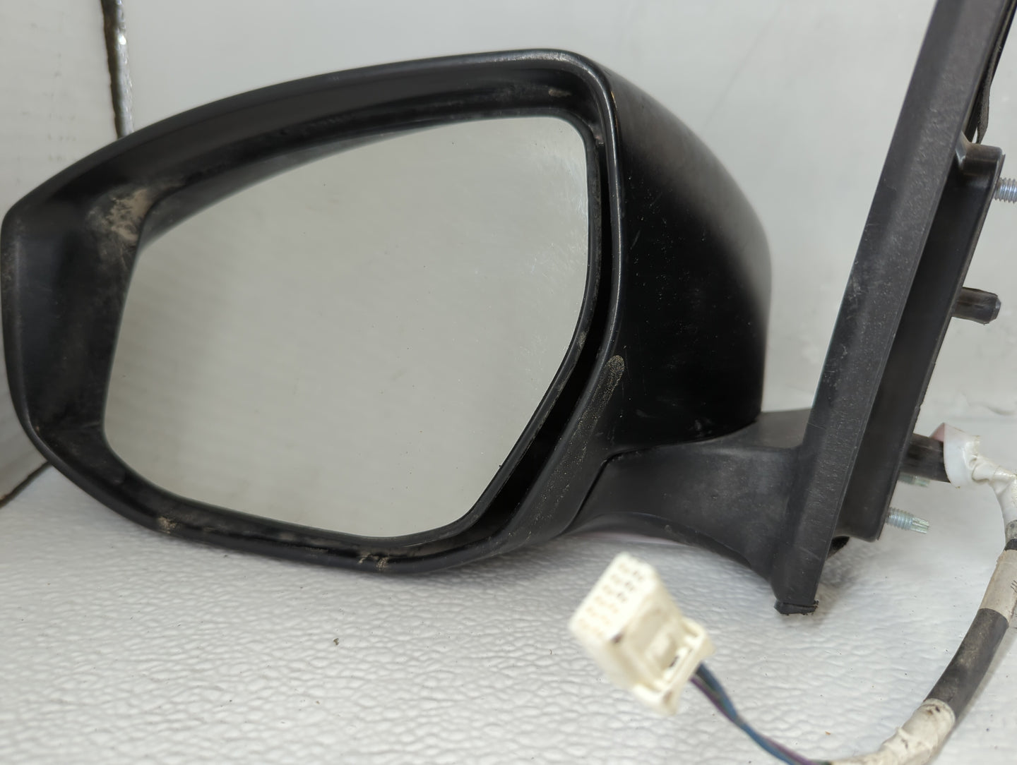 2016-2019 Nissan Sentra Driver Side View Mirror - Left Door Mirror OEM Used - Oemusedautoparts1.com