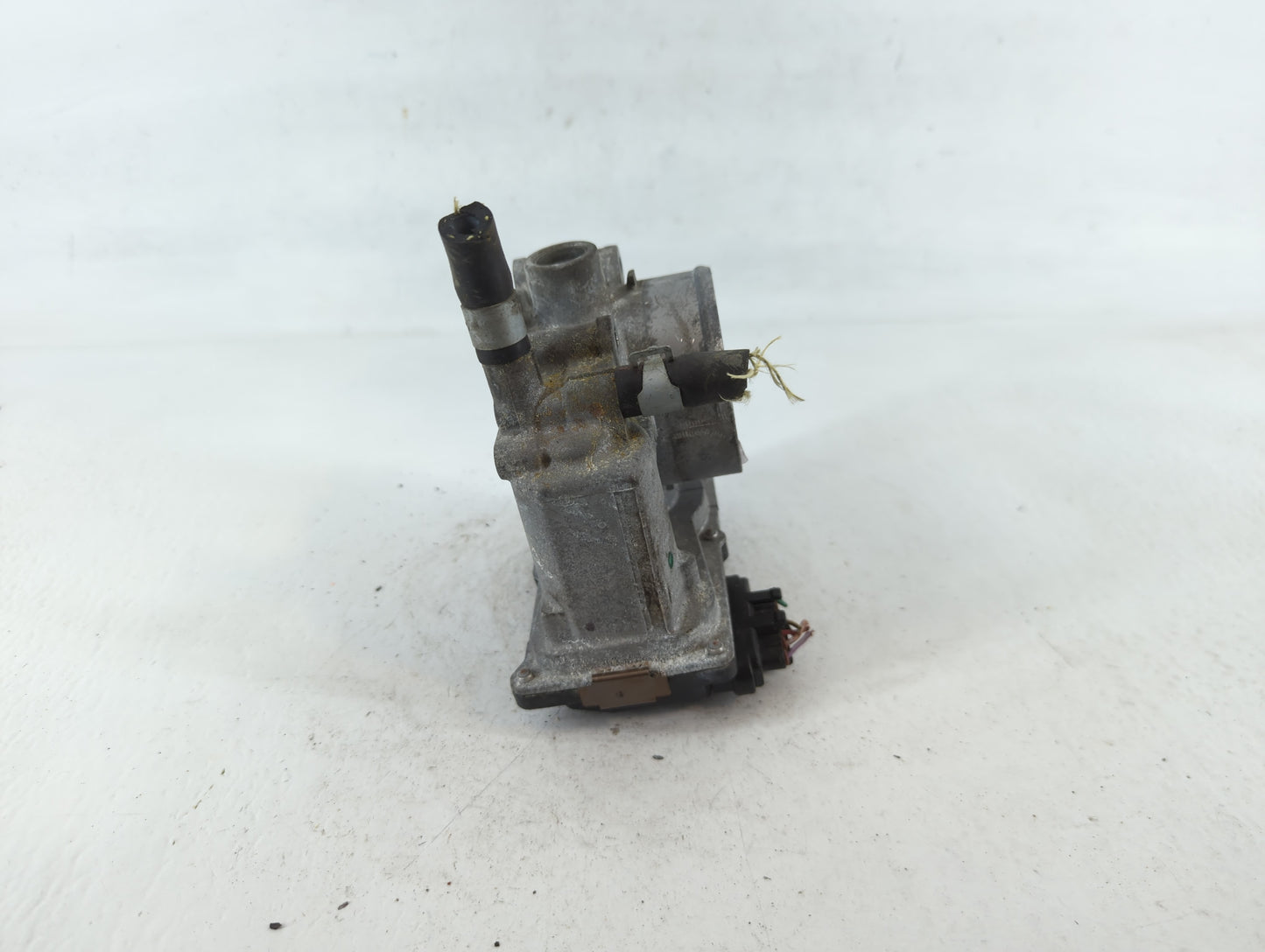 2013-2019 Nissan Sentra Throttle Body P/N:3RA60-01 B Fits Fits 2013 2014 2015 2016 2017 2018 2019 OEM Used Auto Parts - Oemu