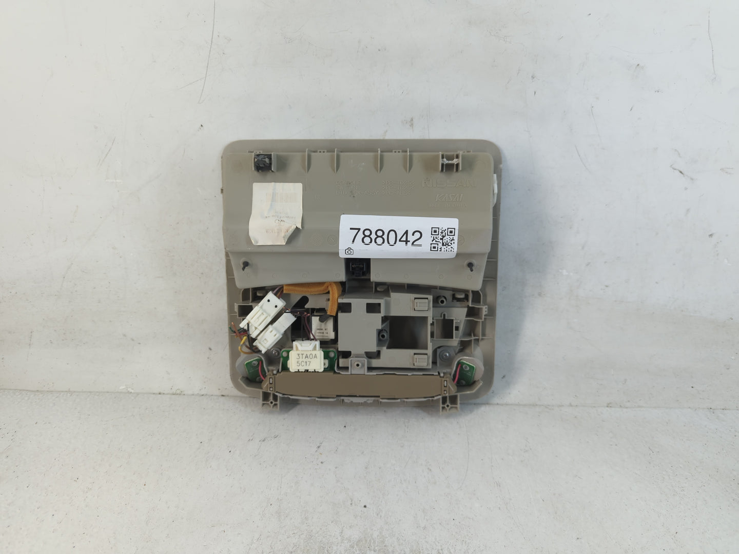 2016-2016 Nissan Sentra Overhead Roof Console 788042 - Oemusedautoparts1.com