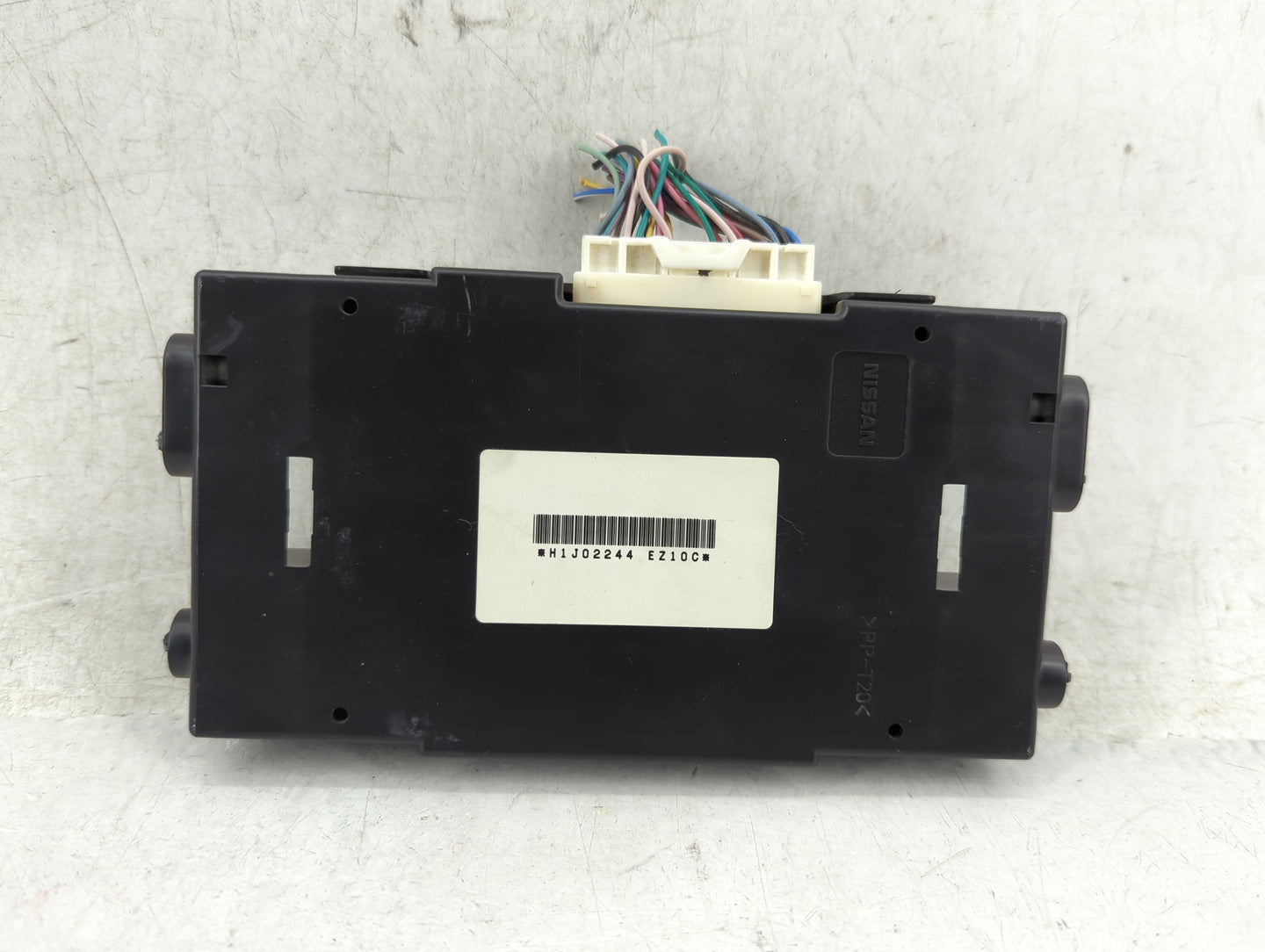 2016-2017 Nissan Titan Xd Temperature Control Module 27760 Ez10c - Oemusedautoparts1.com