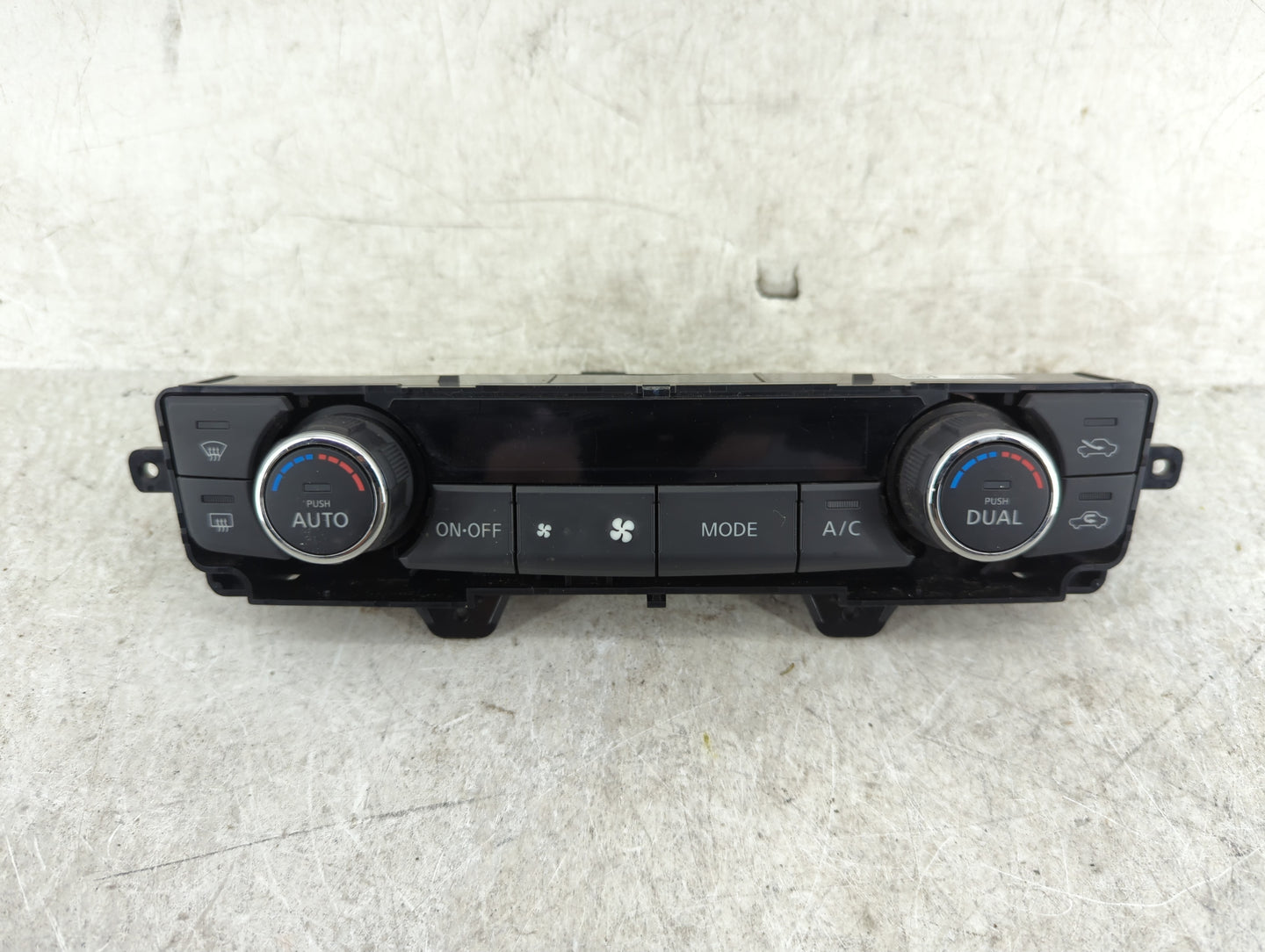 2016-2022 Nissan Titan Xd Climate Control Module Temperature AC/Heater Replacement P/N:27500 EZ20B Fits OEM Used Auto Parts 