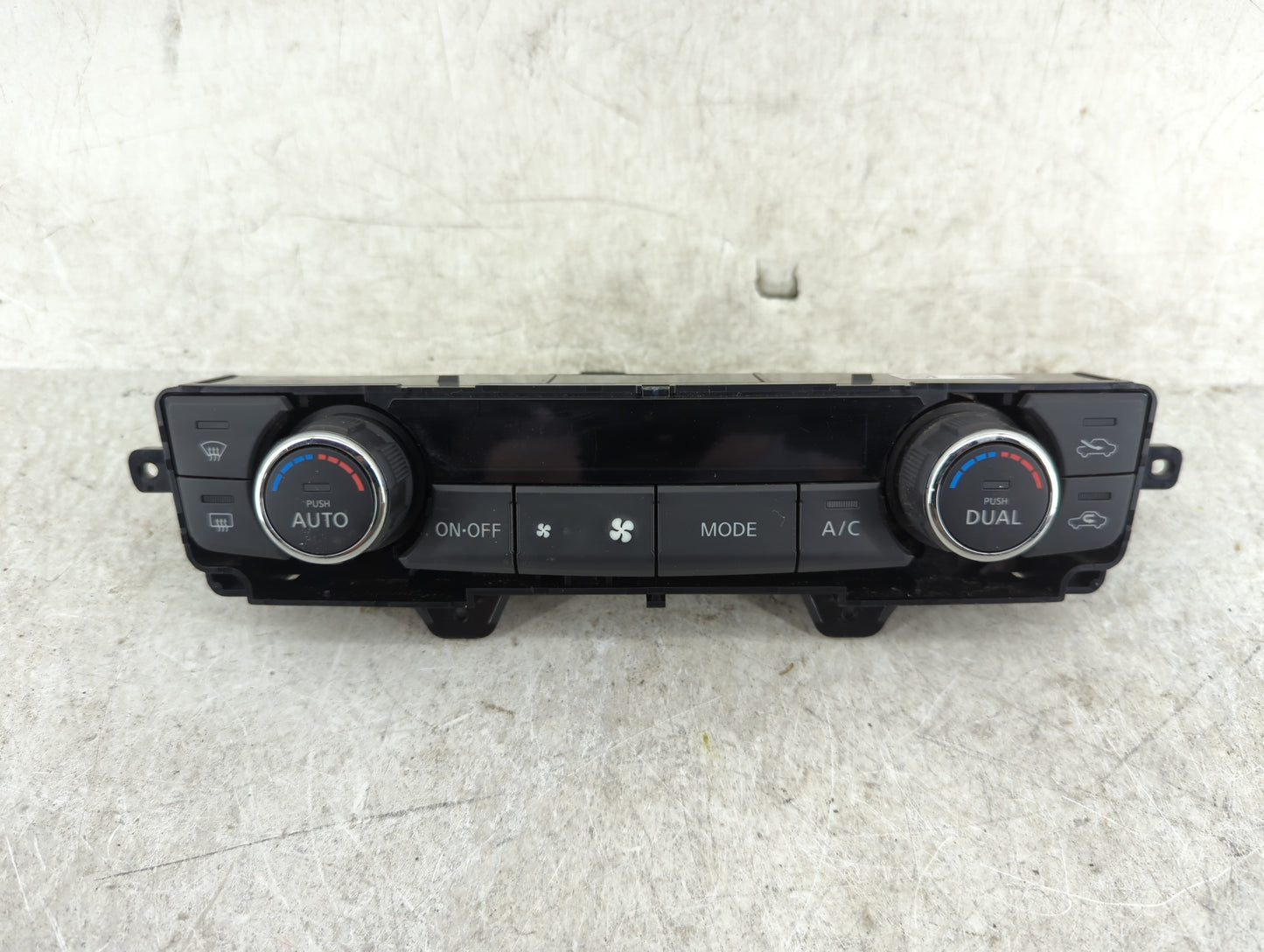2016-2022 Nissan Titan Xd Climate Control Module Temperature AC/Heater Replacement P/N:27500 EZ20B Fits OEM Used Auto Parts 