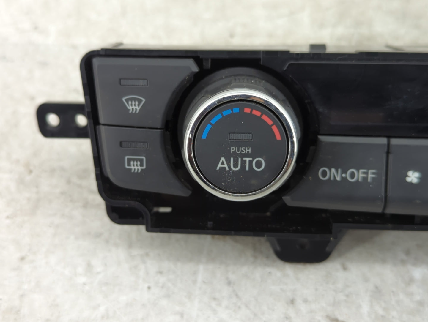2016-2022 Nissan Titan Xd Climate Control Module Temperature AC/Heater Replacement P/N:27500 EZ20B Fits OEM Used Auto Parts 