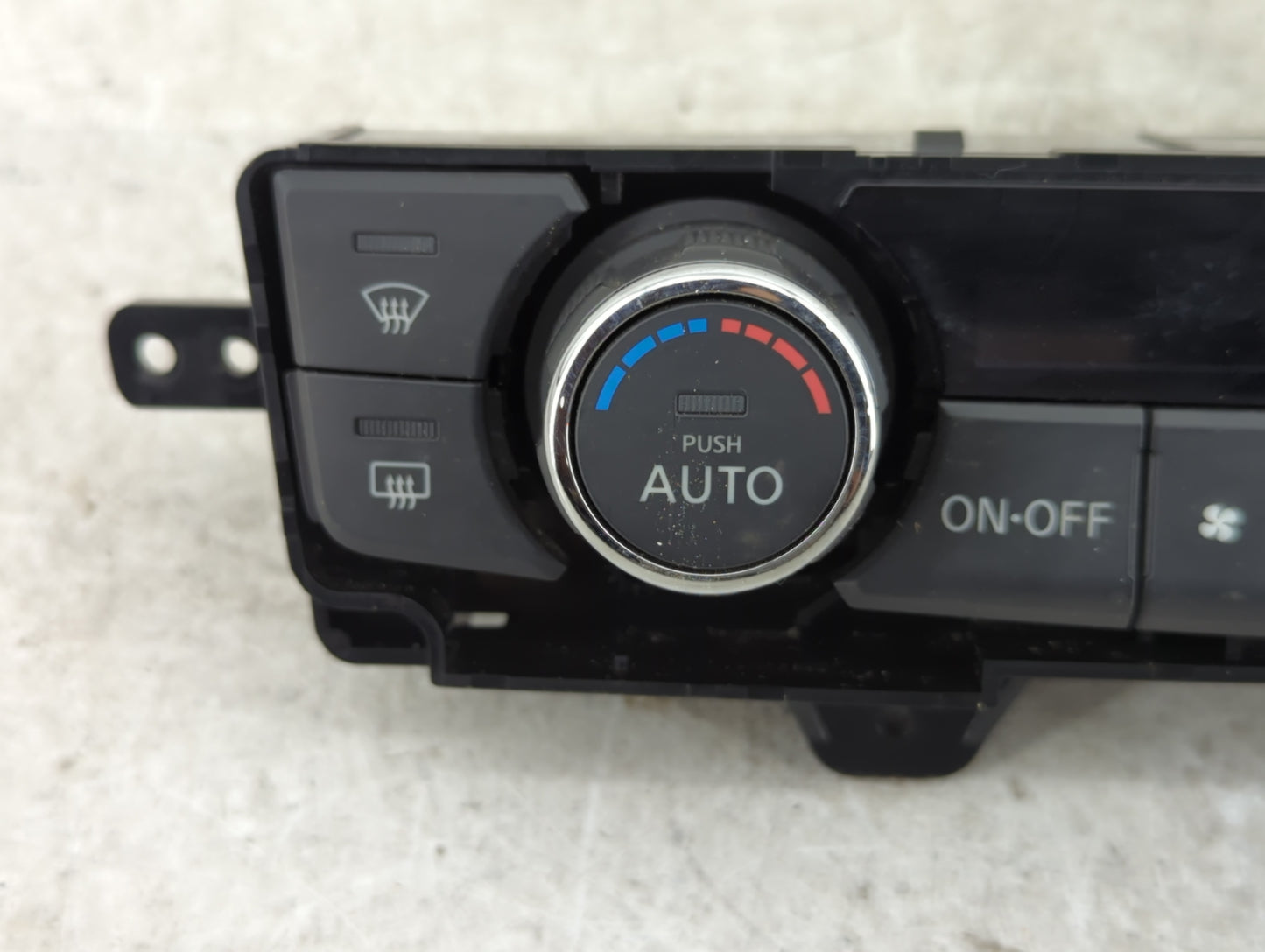 2016-2022 Nissan Titan Xd Climate Control Module Temperature AC/Heater Replacement P/N:27500 EZ20B Fits OEM Used Auto Parts 