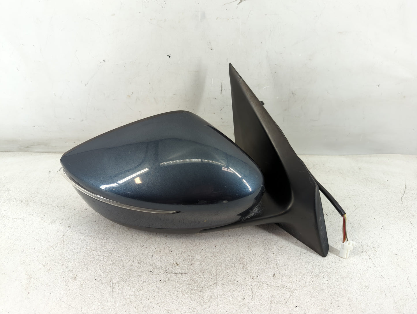2015-2018 Nissan Versa Passenger Side View Mirror - Right Door Mirror OEM Used - Oemusedautoparts1.com