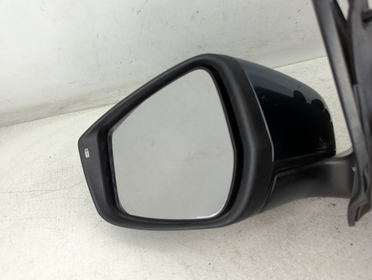 2015-2018 Nissan Versa Driver Side View Mirror - Left Door Mirror OEM Used - Oemusedautoparts1.com