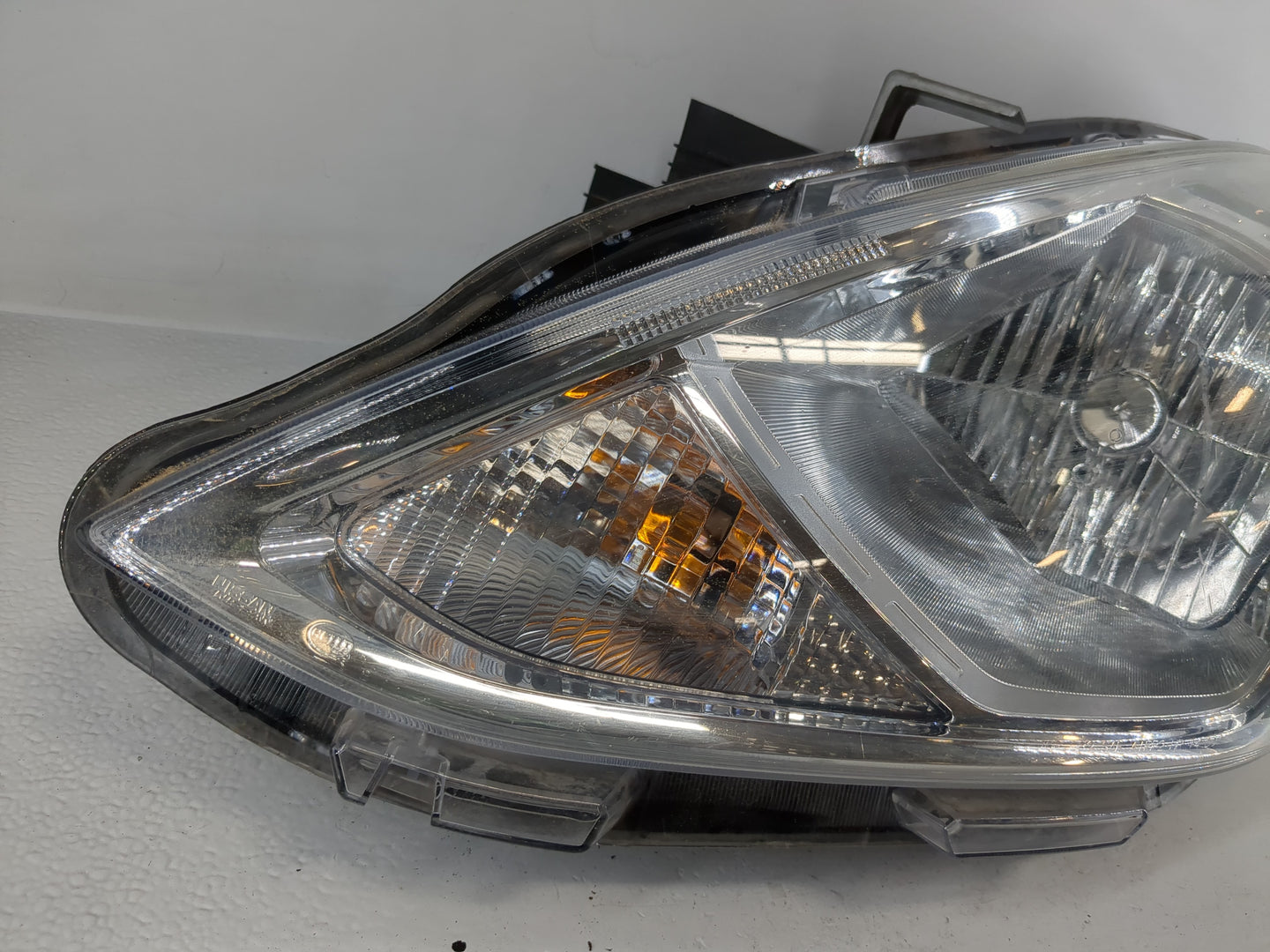 Nissan Versa Driver Left Oem Head Light Headlight Lamp - Oemusedautoparts1.com