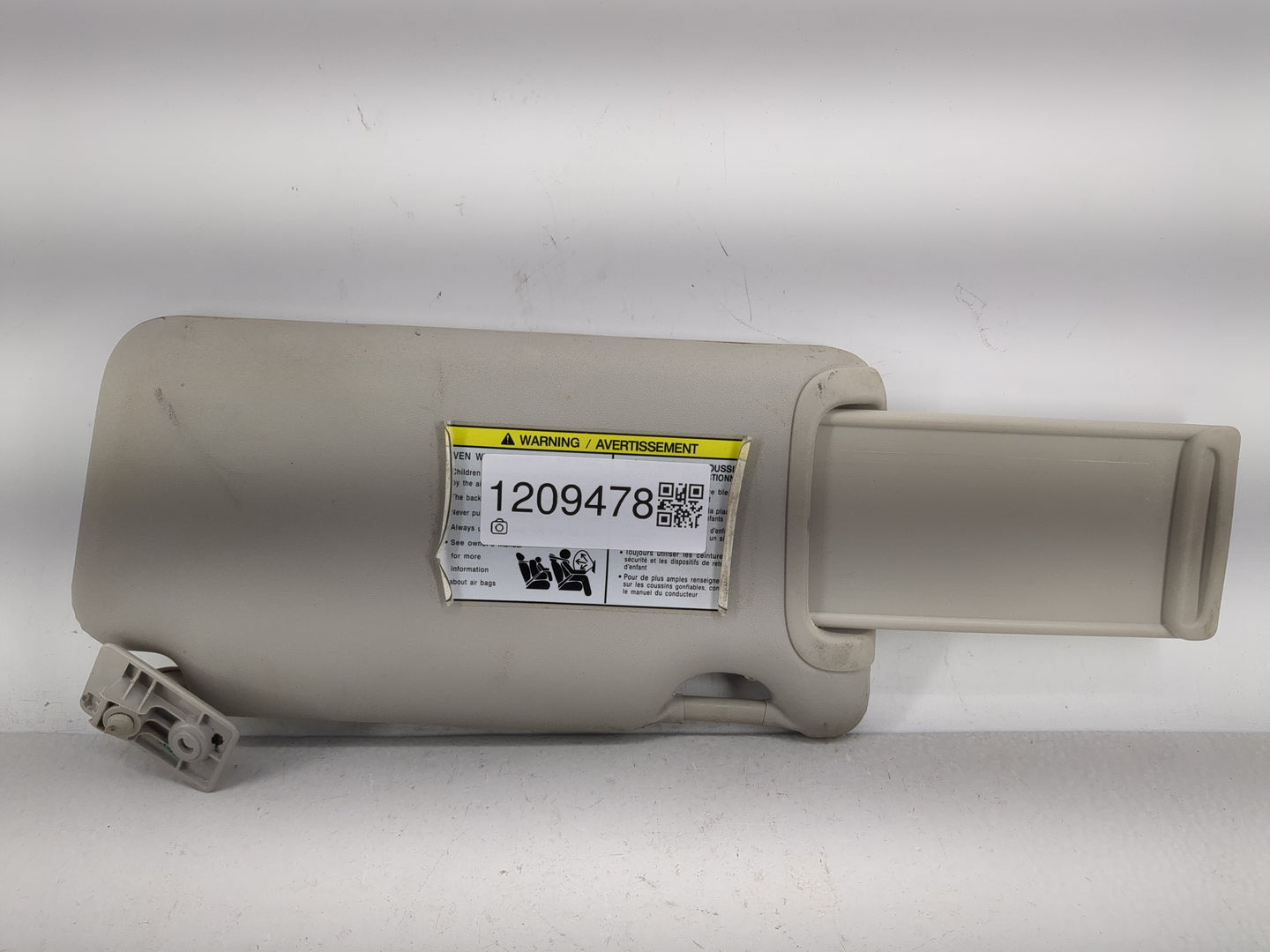 2016-2019 Nissan Versa Sun Visor Shade Replacement Driver Left Mirror Fits Fits 2015 2016 2017 2018 2019 OEM Used Auto Parts