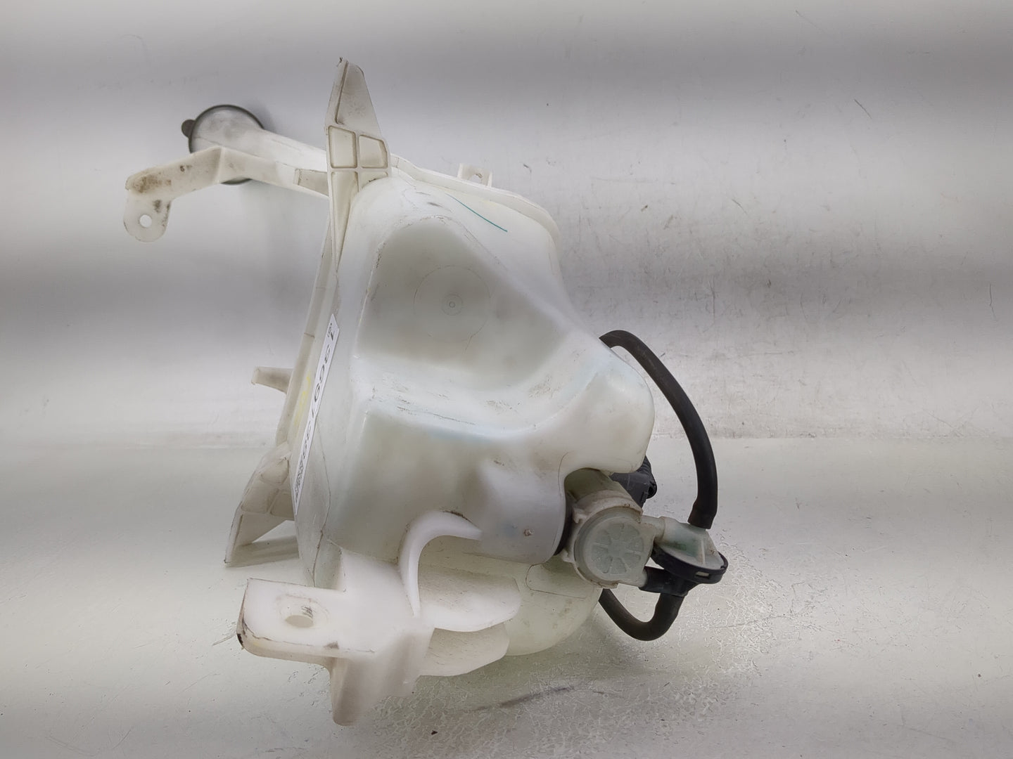 Nissan Versa Windshield Washer Fluid Reservoir Bottle Oem - Oemusedautoparts1.com
