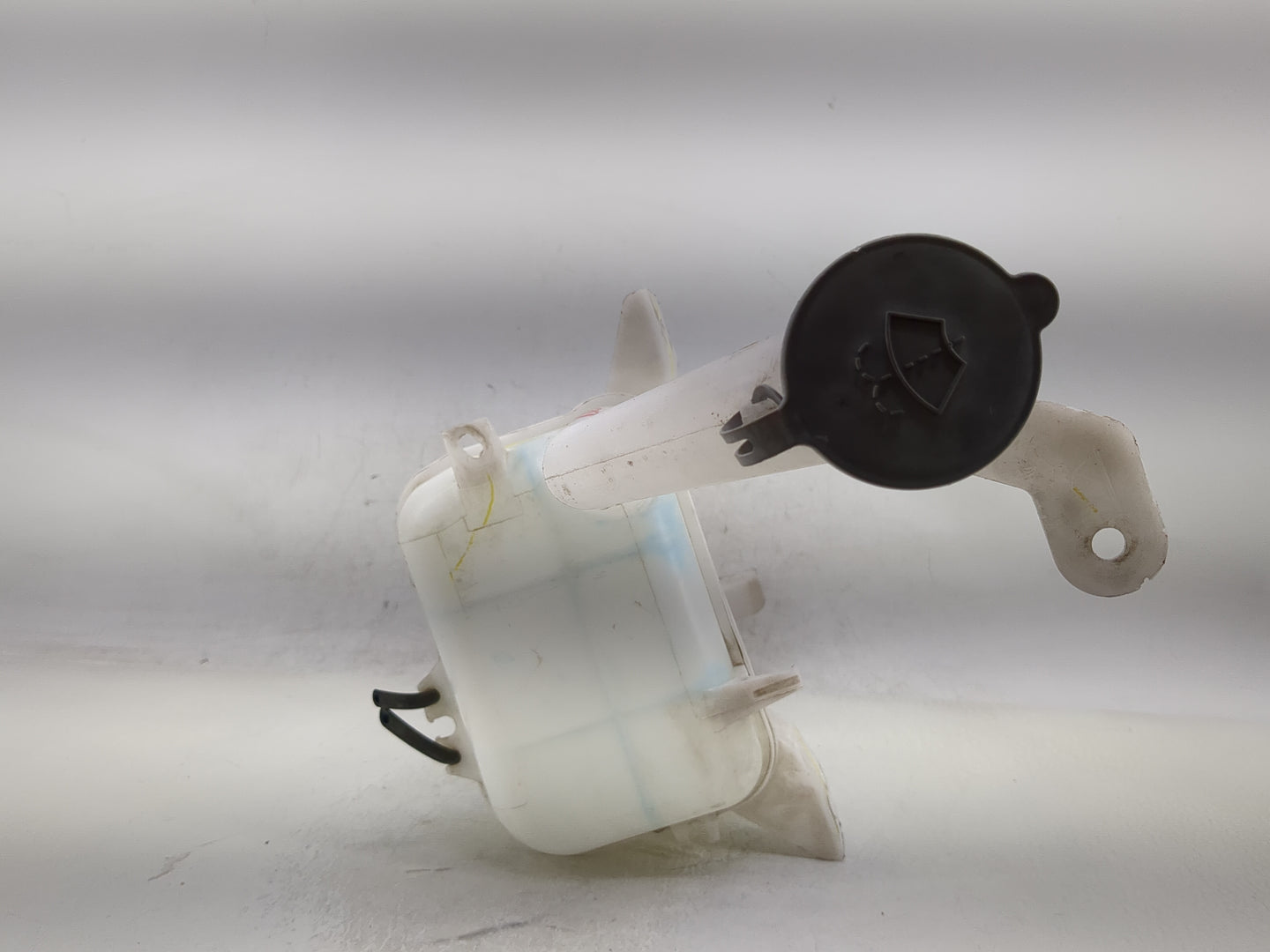 Nissan Versa Windshield Washer Fluid Reservoir Bottle Oem - Oemusedautoparts1.com