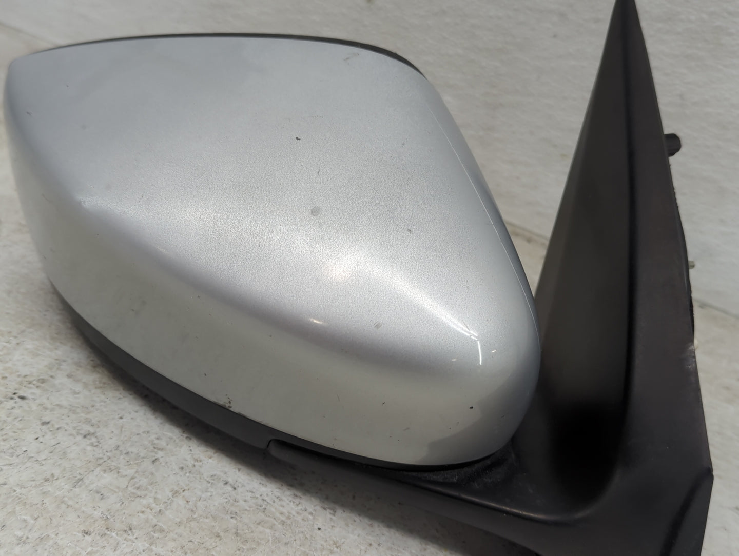 2015-2019 Nissan Versa Passenger Side View Mirror - Right Door Mirror OEM Used - Oemusedautoparts1.com