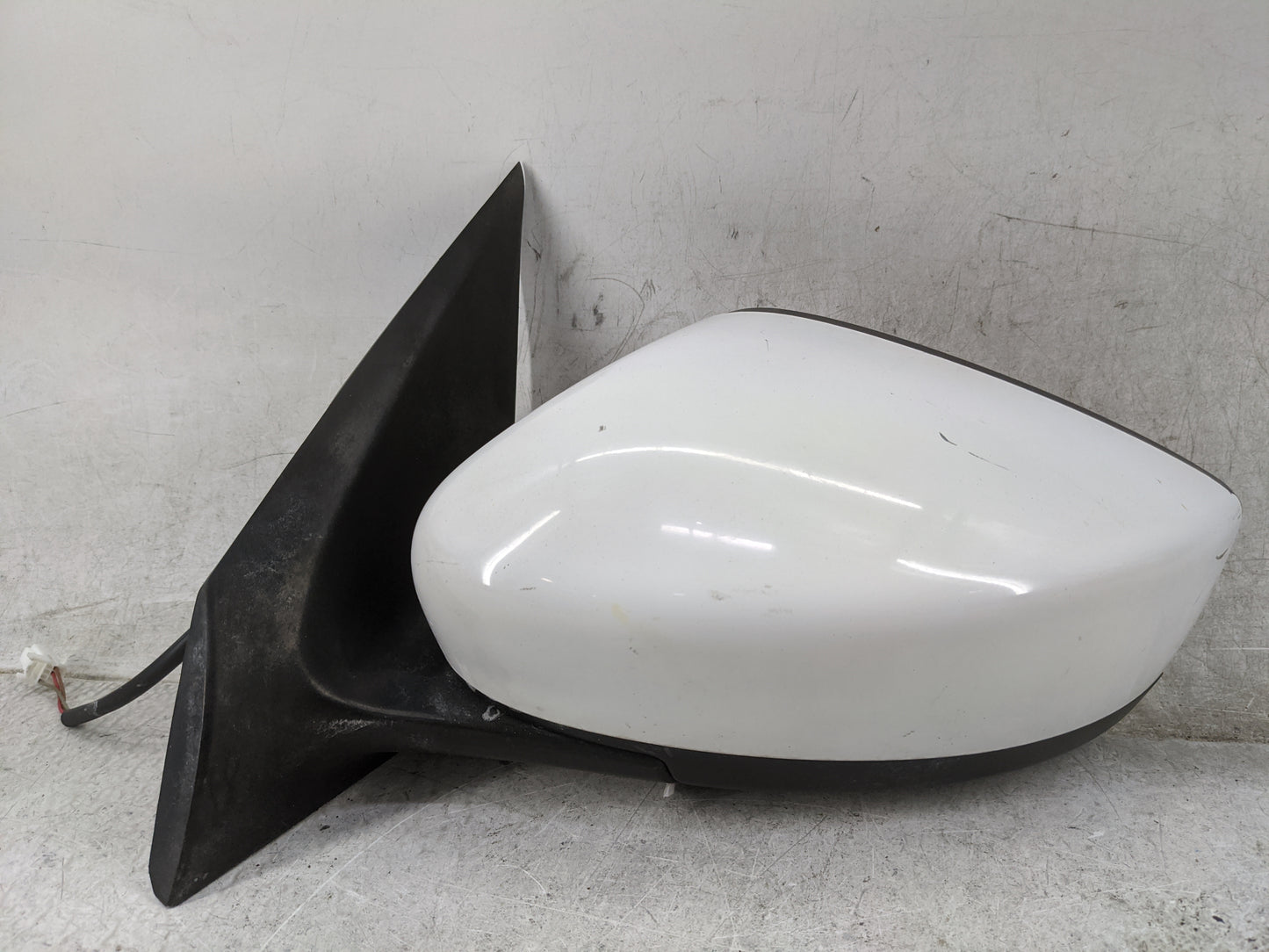 2015-2019 Nissan Versa Driver Side View Mirror - Left Door Mirror OEM Used - Oemusedautoparts1.com