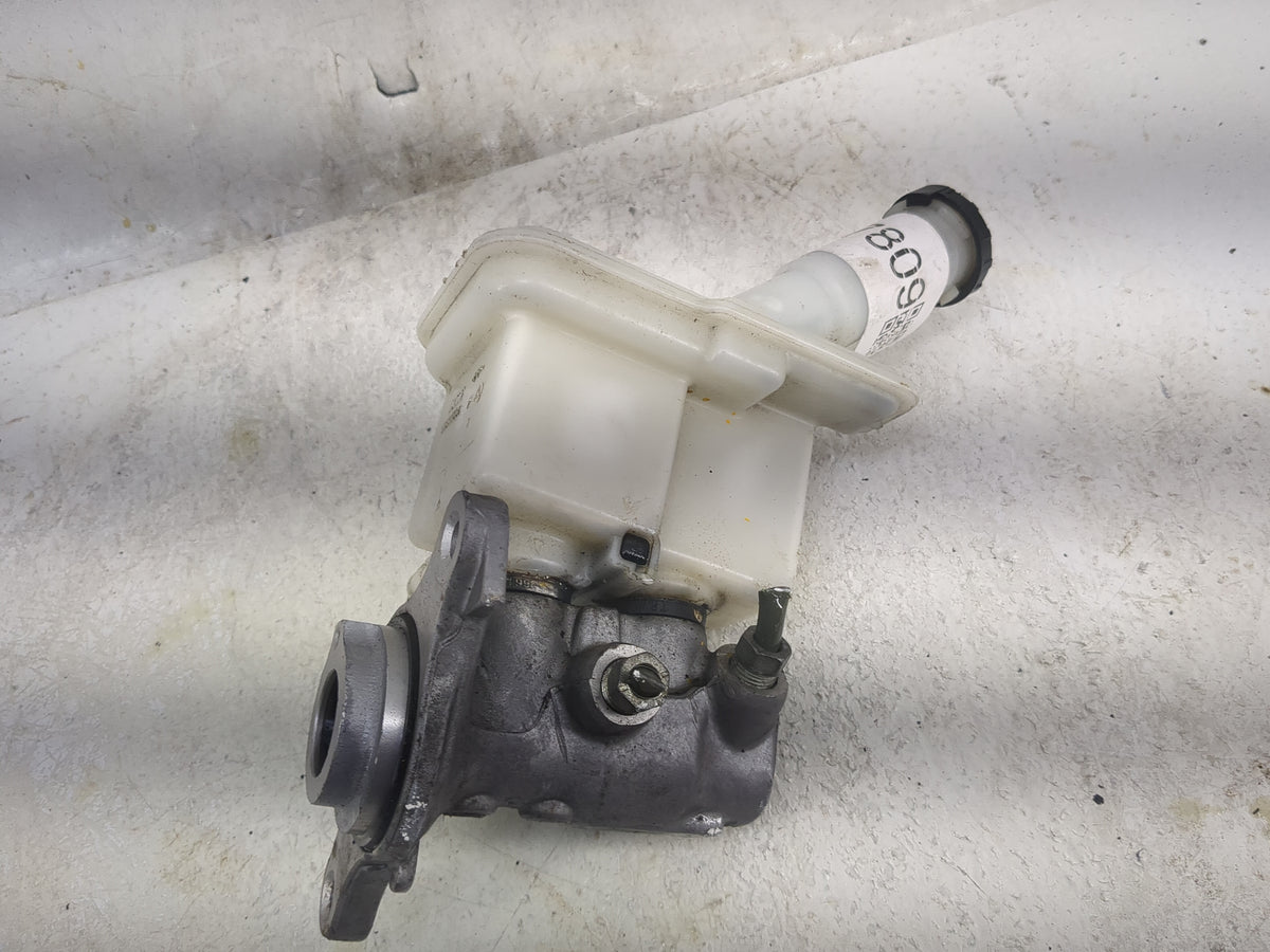 2012-2019 Nissan Versa Brake Master Cylinder 1497809 - Oemusedautoparts1.com