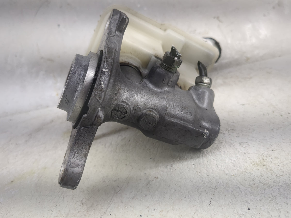 2012-2019 Nissan Versa Brake Master Cylinder 1497809 - Oemusedautoparts1.com
