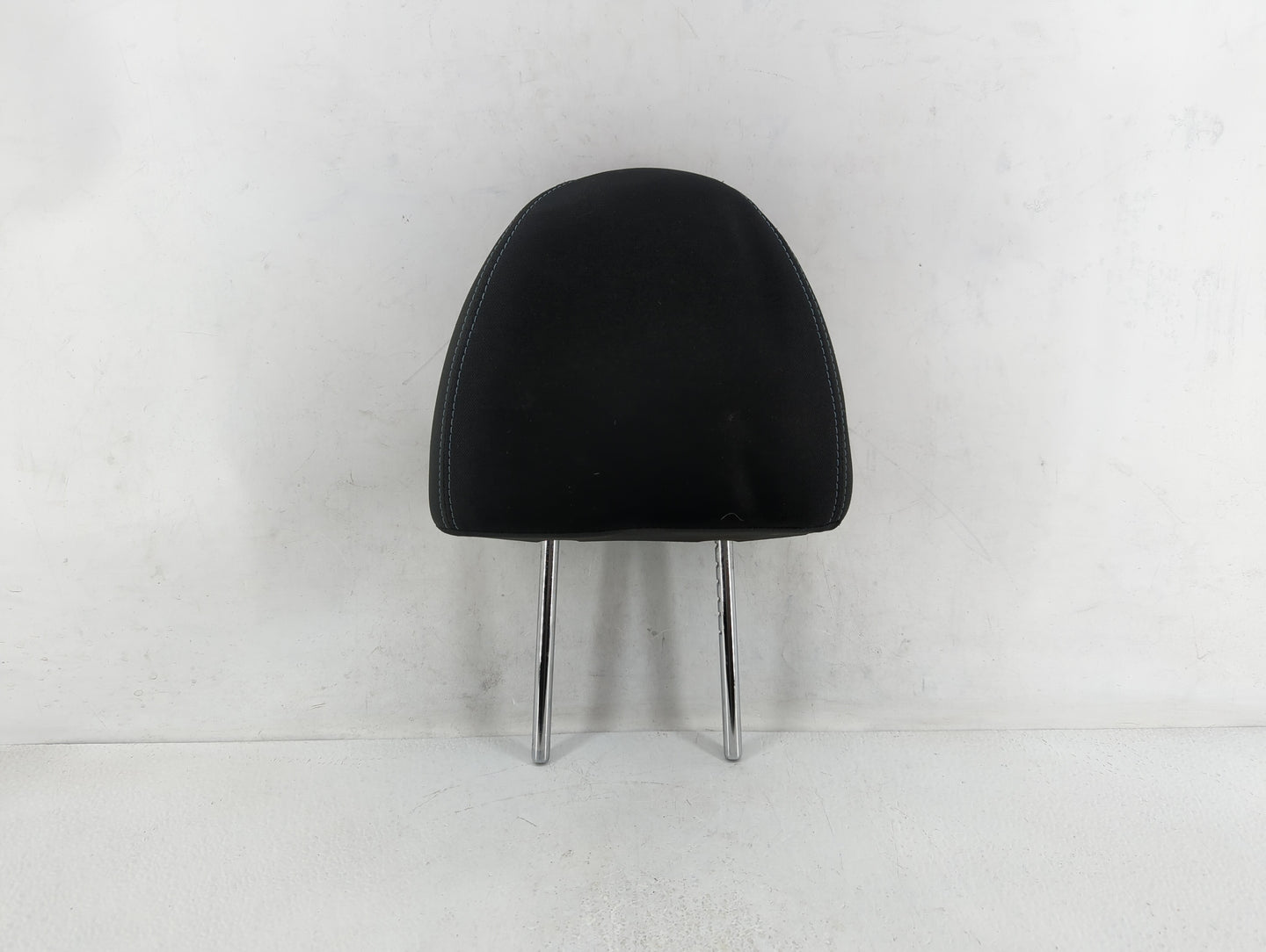 Nissan Versa Headrest Head Rest Rear Center Seat Black - Oemusedautoparts1.com