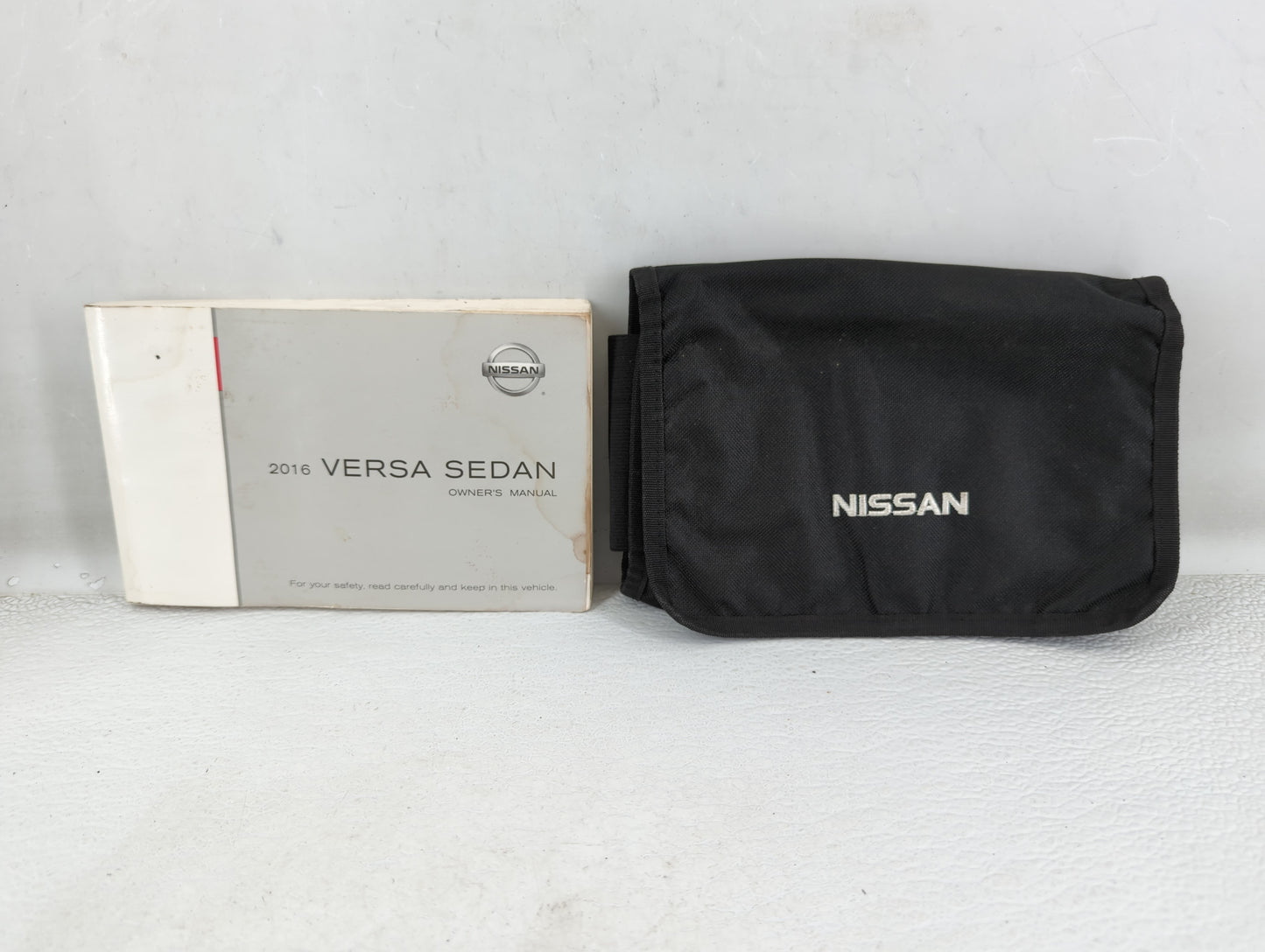 2016 Nissan Versa Owners Manual Book Guide P/N:OM16EM ON17U0 OEM Used Auto Parts - Oemusedautoparts1.com