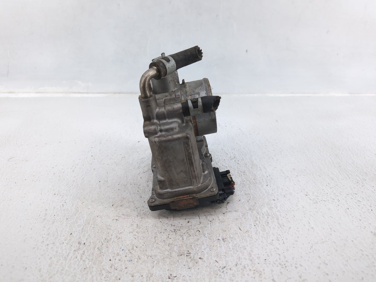 2012-2019 Nissan Versa Throttle Body P/N:3AA50-02 B Fits Fits 2012 2013 2014 2015 2016 2017 2018 2019 OEM Used Auto Parts - 