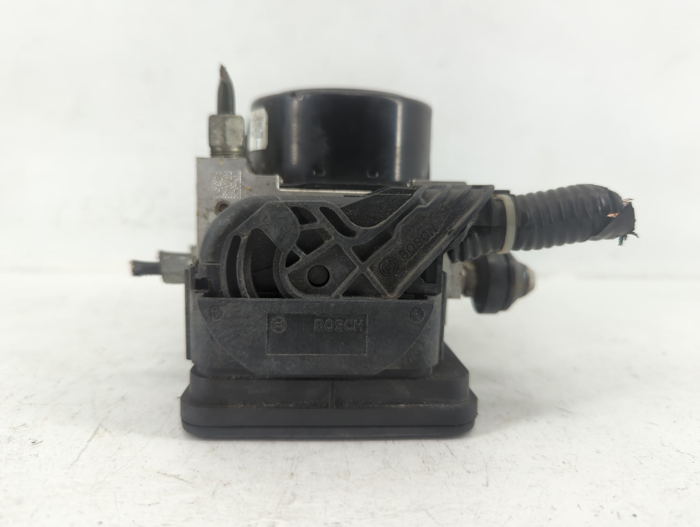2014-2019 Nissan Versa ABS Pump Control Module Replacement P/N:47660 3WC0B Fits Fits 2014 2015 2016 2017 2018 2019 OEM Used 