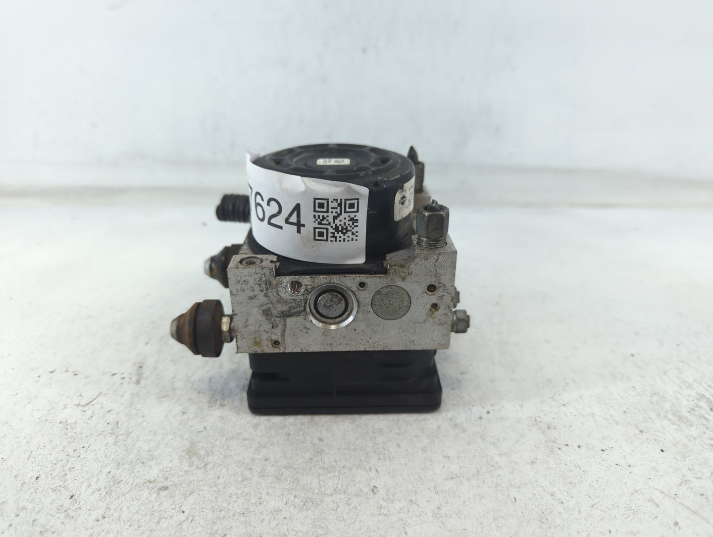 2014-2019 Nissan Versa ABS Pump Control Module Replacement P/N:47660-3WC0 B Fits Fits 2014 2015 2016 2017 2018 2019 OEM Used