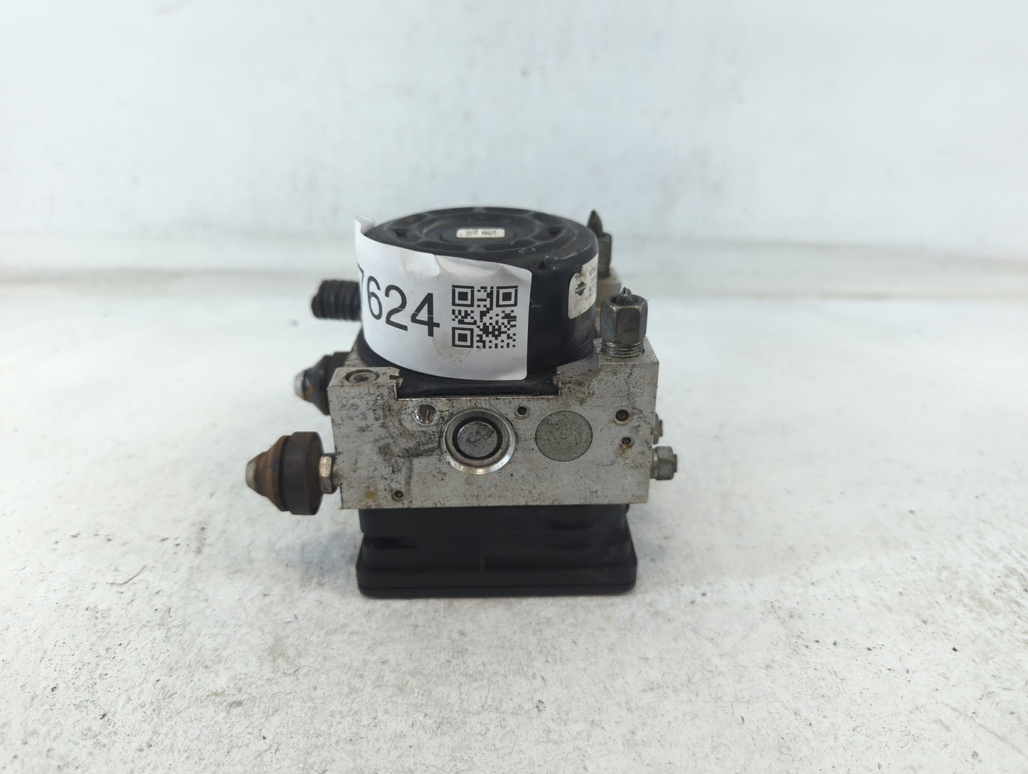 2014-2019 Nissan Versa ABS Pump Control Module Replacement P/N:47660-3WC0 B Fits Fits 2014 2015 2016 2017 2018 2019 OEM Used