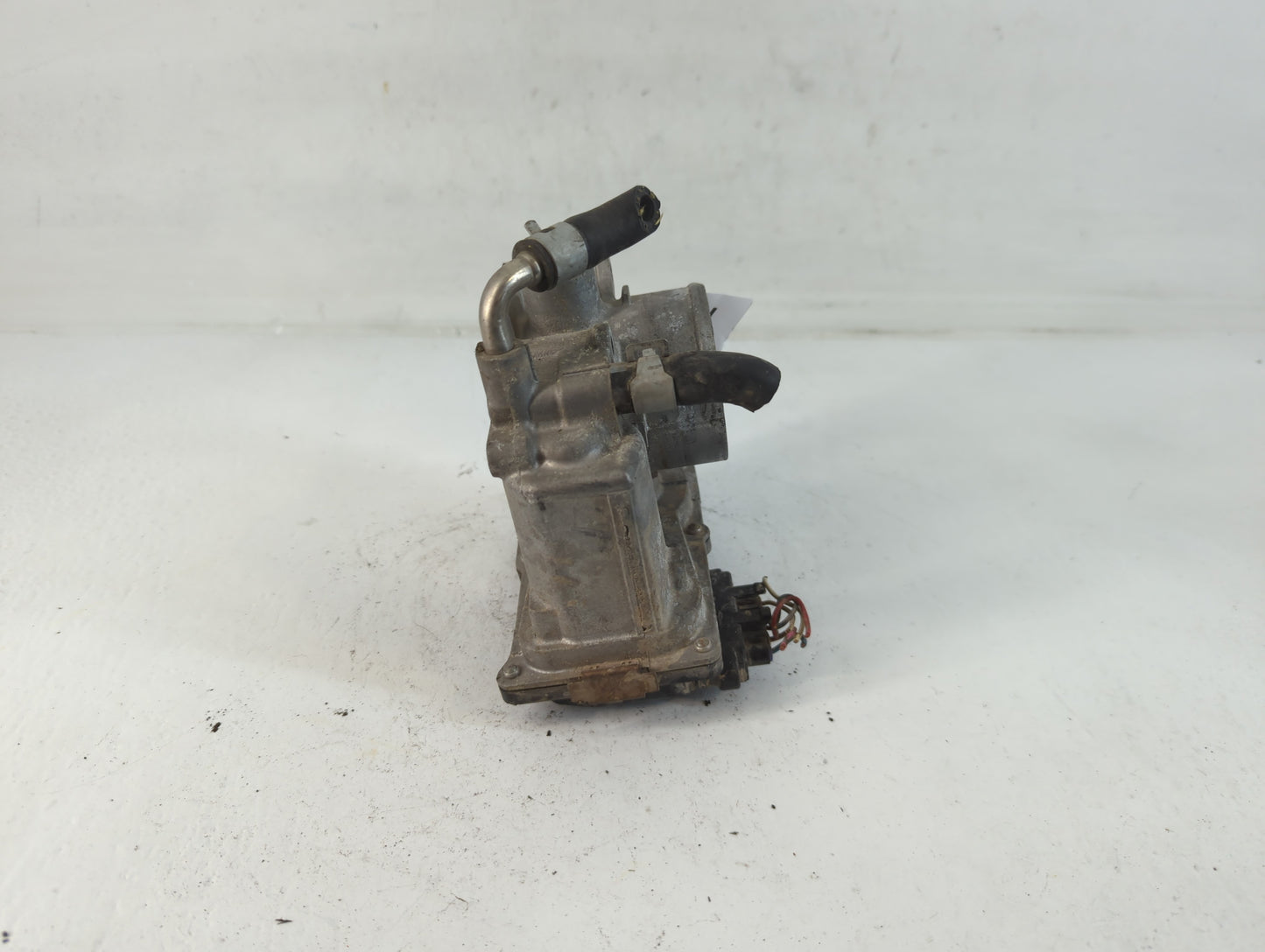 2012-2019 Nissan Versa Throttle Body P/N:3AA50-02 E Fits Fits 2012 2013 2014 2015 2016 2017 2018 2019 OEM Used Auto Parts - 