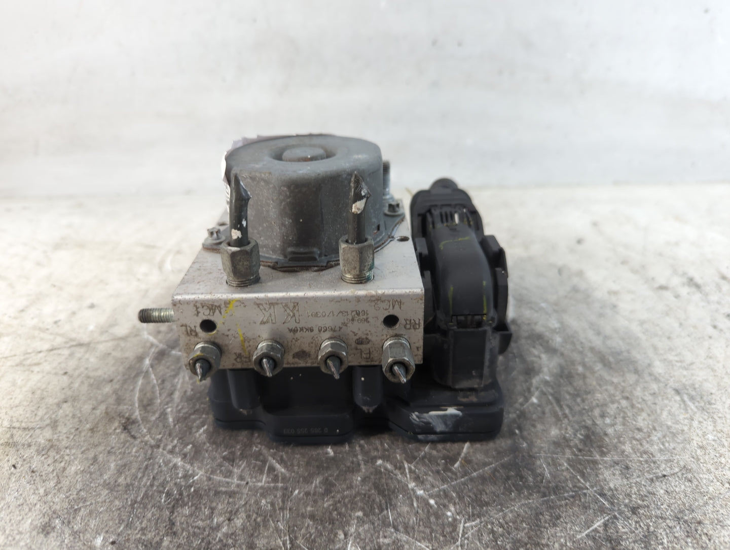 2015-2019 Nissan Versa ABS Pump Control Module Replacement P/N:47660 9KK0A Fits Fits 2015 2016 2017 2018 2019 OEM Used Auto 