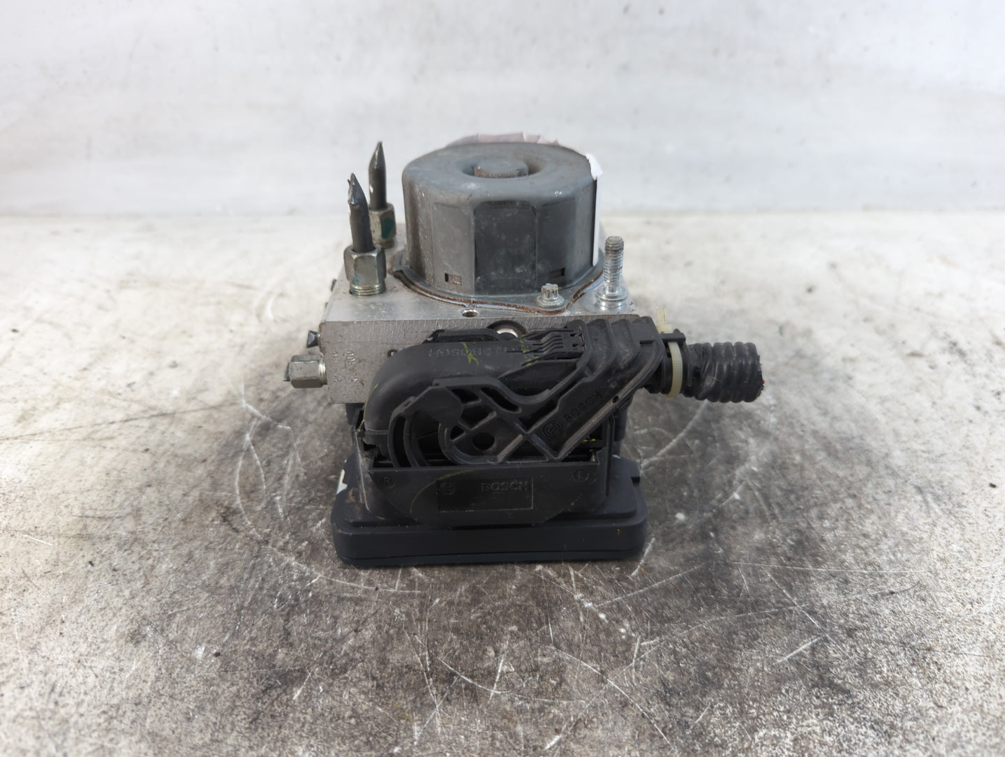 2015-2019 Nissan Versa ABS Pump Control Module Replacement P/N:47660 9KK0A Fits Fits 2015 2016 2017 2018 2019 OEM Used Auto 